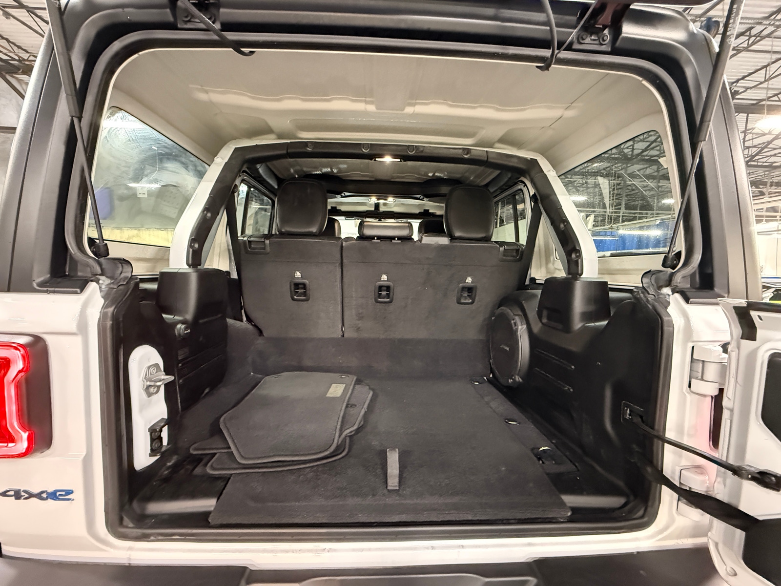 Thumbnail: 2022 Jeep Wrangler - 6