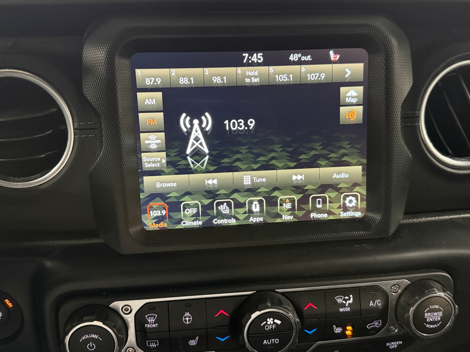 Thumbnail: 2022 Jeep Wrangler - 3