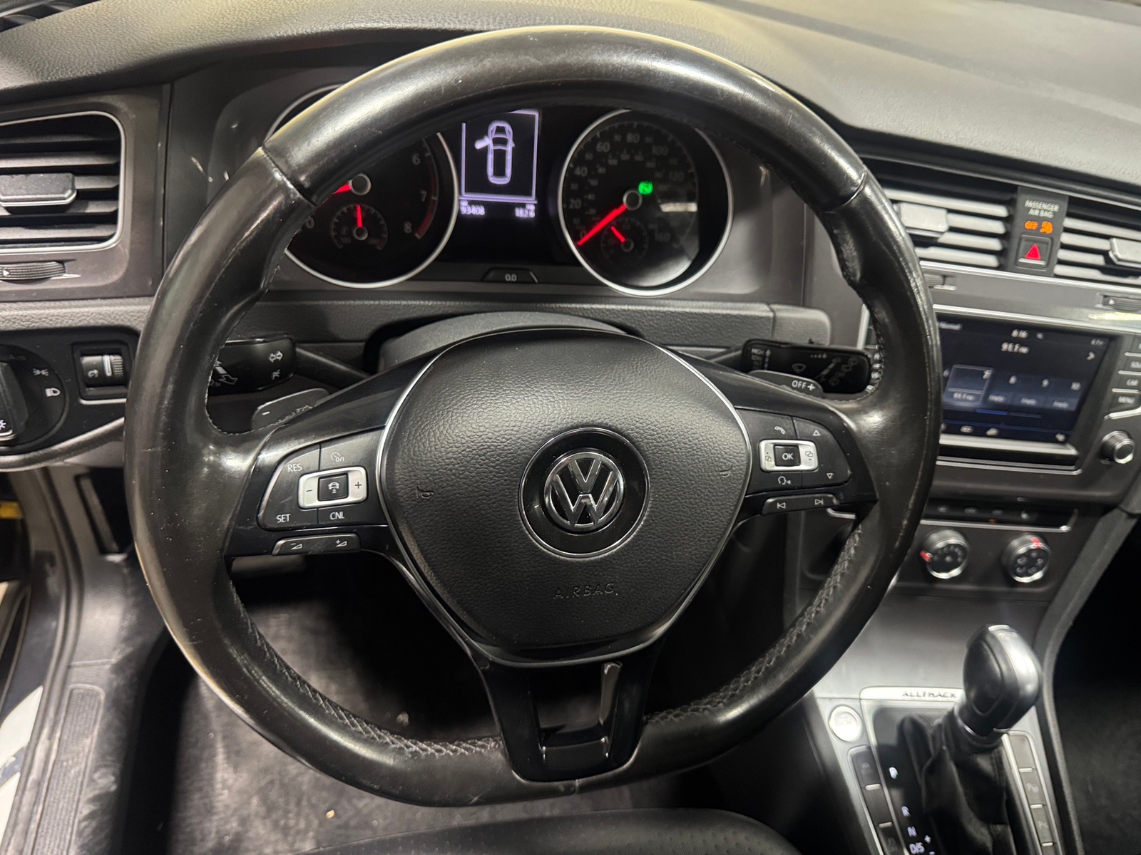 Thumbnail: 2017 Volkswagen Golf - 4