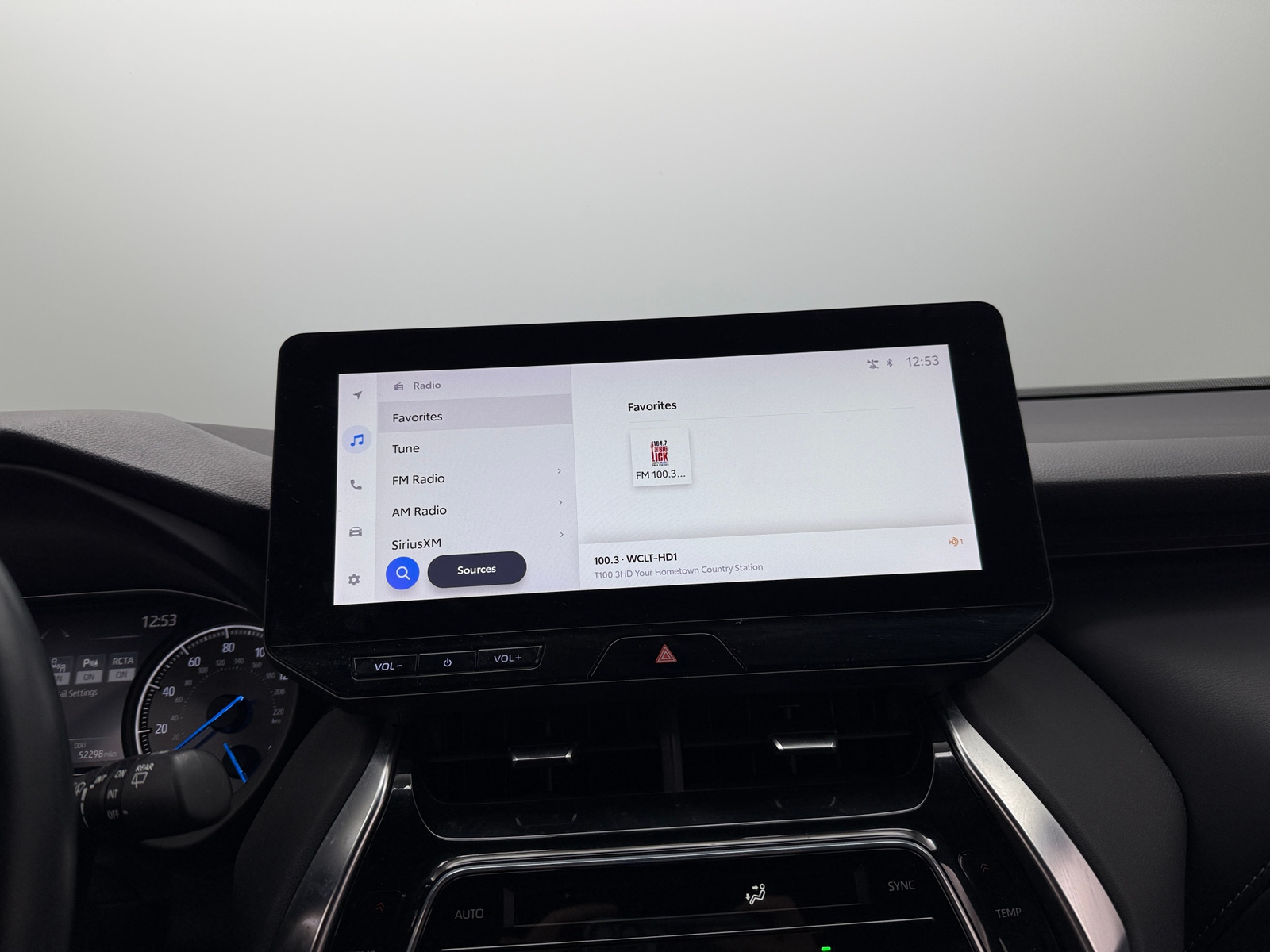 Thumbnail: 2023 Toyota Venza - 3