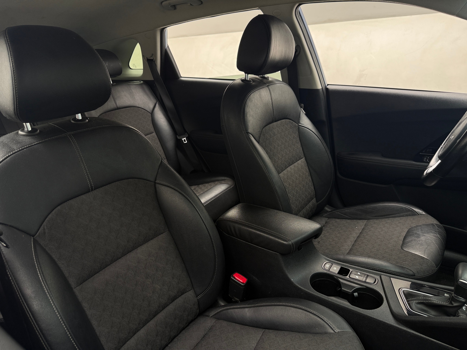 Thumbnail: 2022 Kia Niro - 2