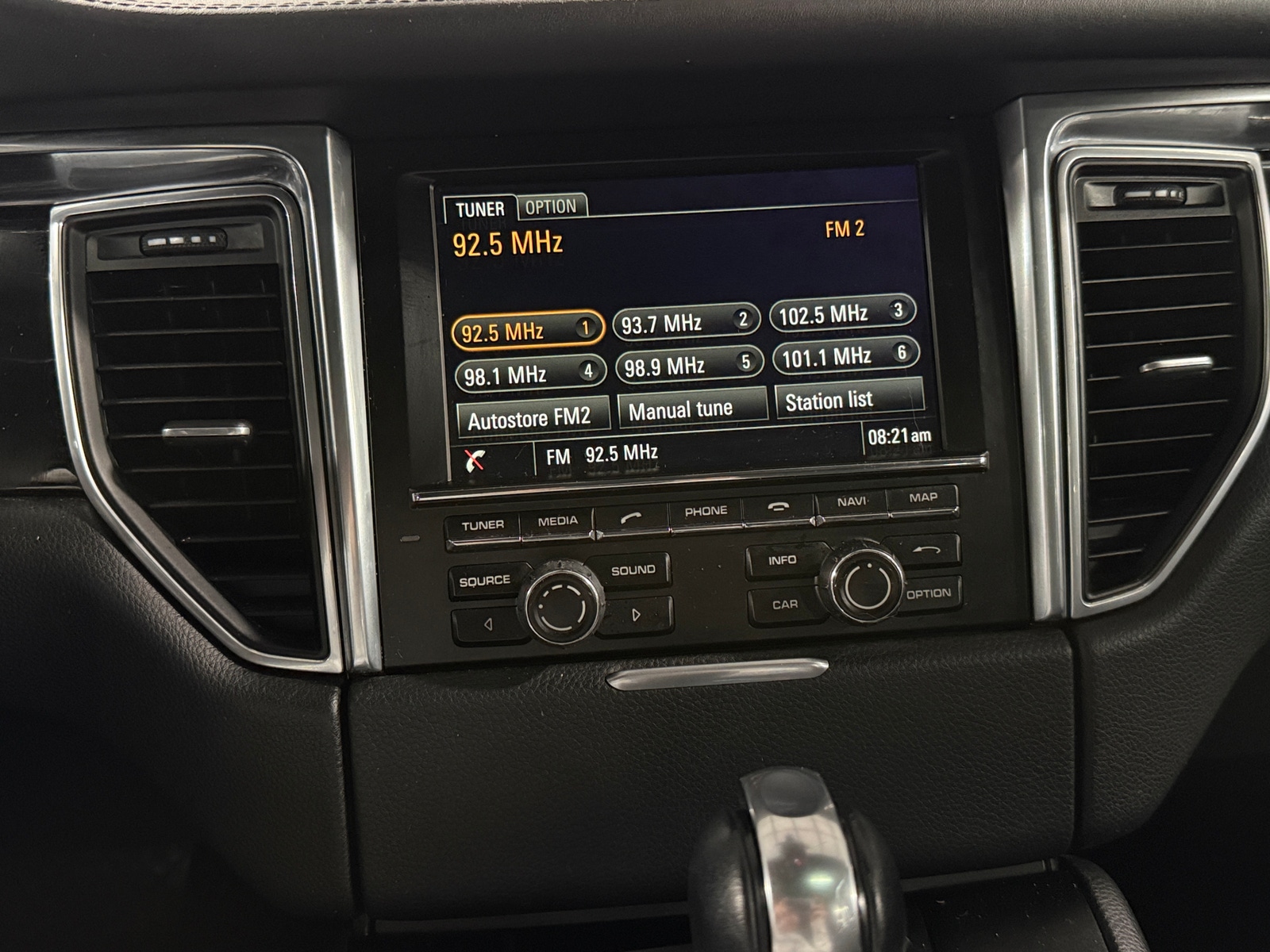 Thumbnail: 2016 Porsche Macan - 3