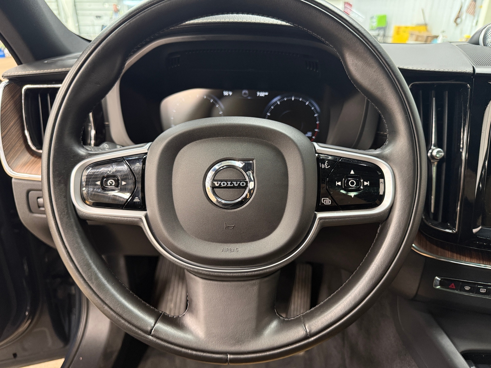 Thumbnail: 2021 Volvo XC60 - 4