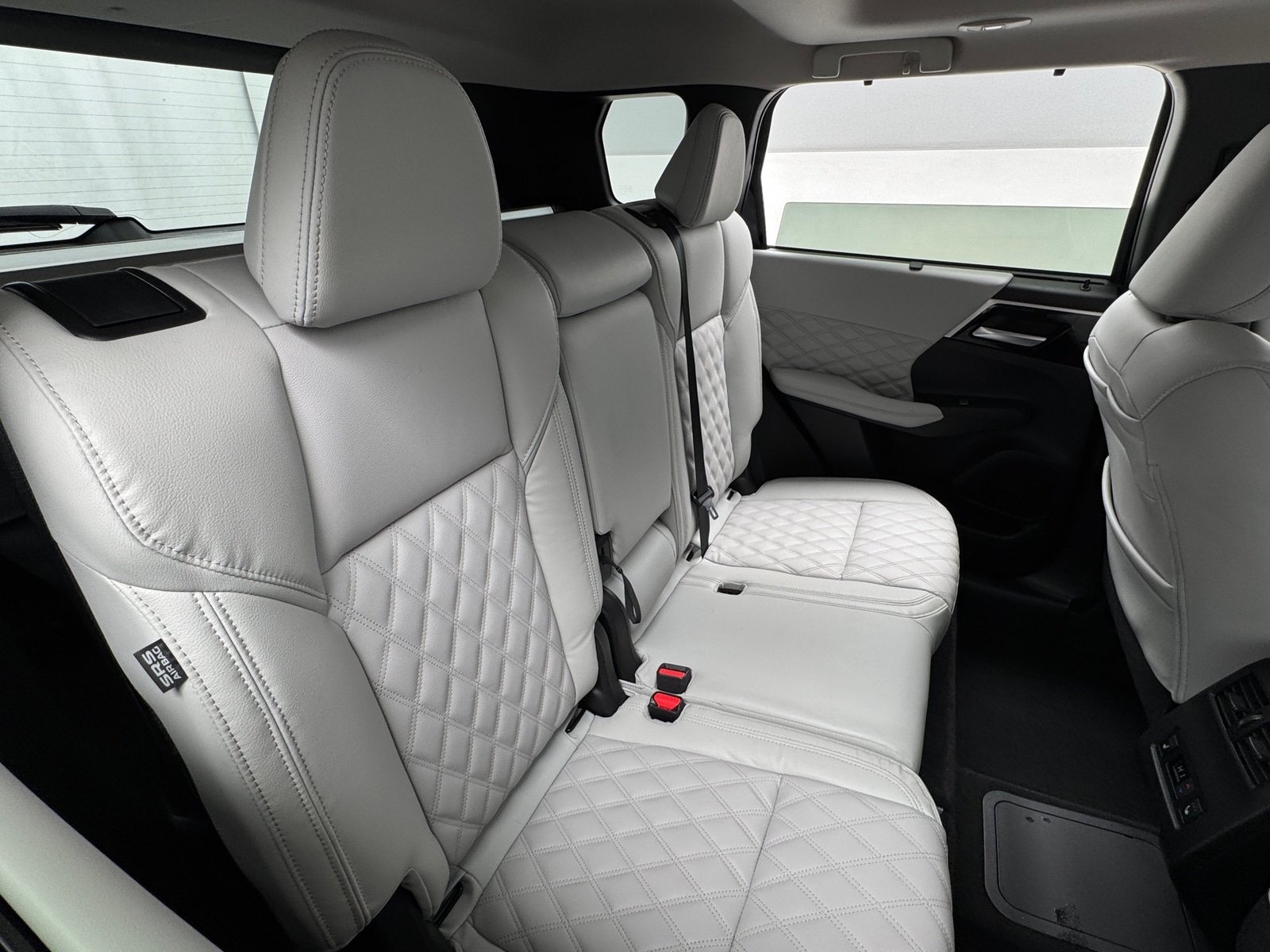 Thumbnail: 2024 Mitsubishi Outlander - 5