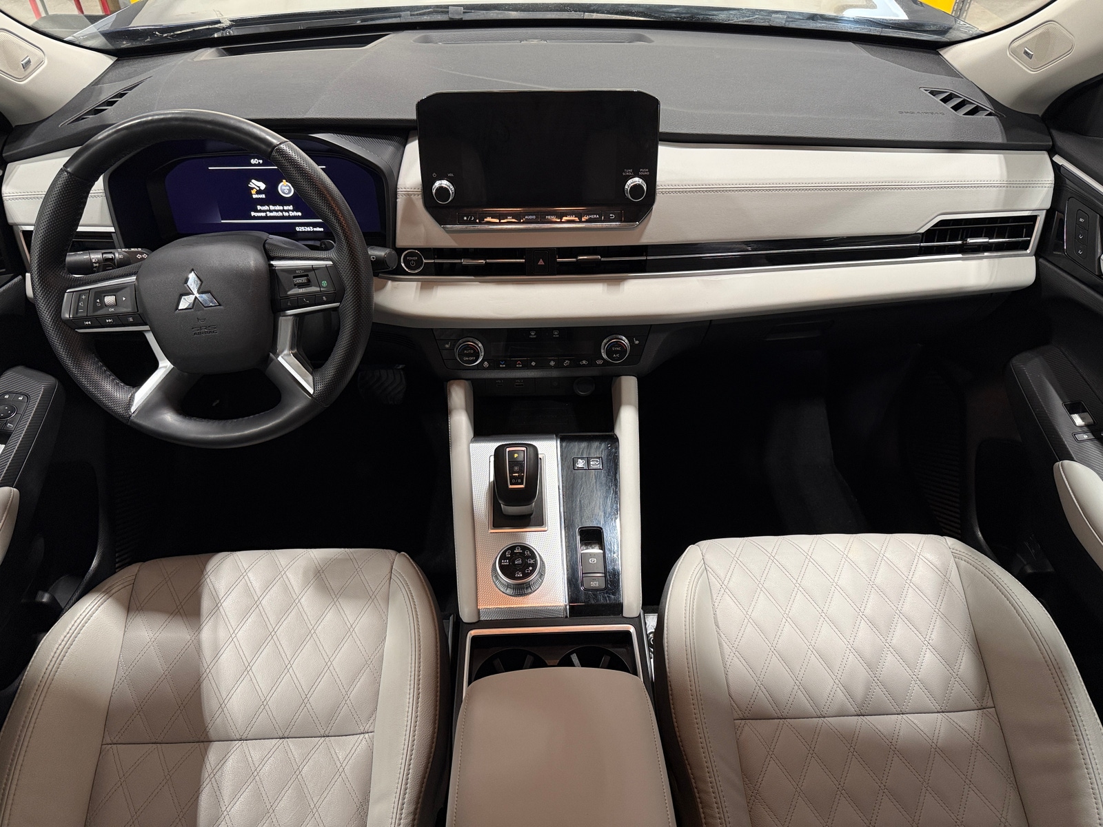 Thumbnail: 2024 Mitsubishi Outlander - 2