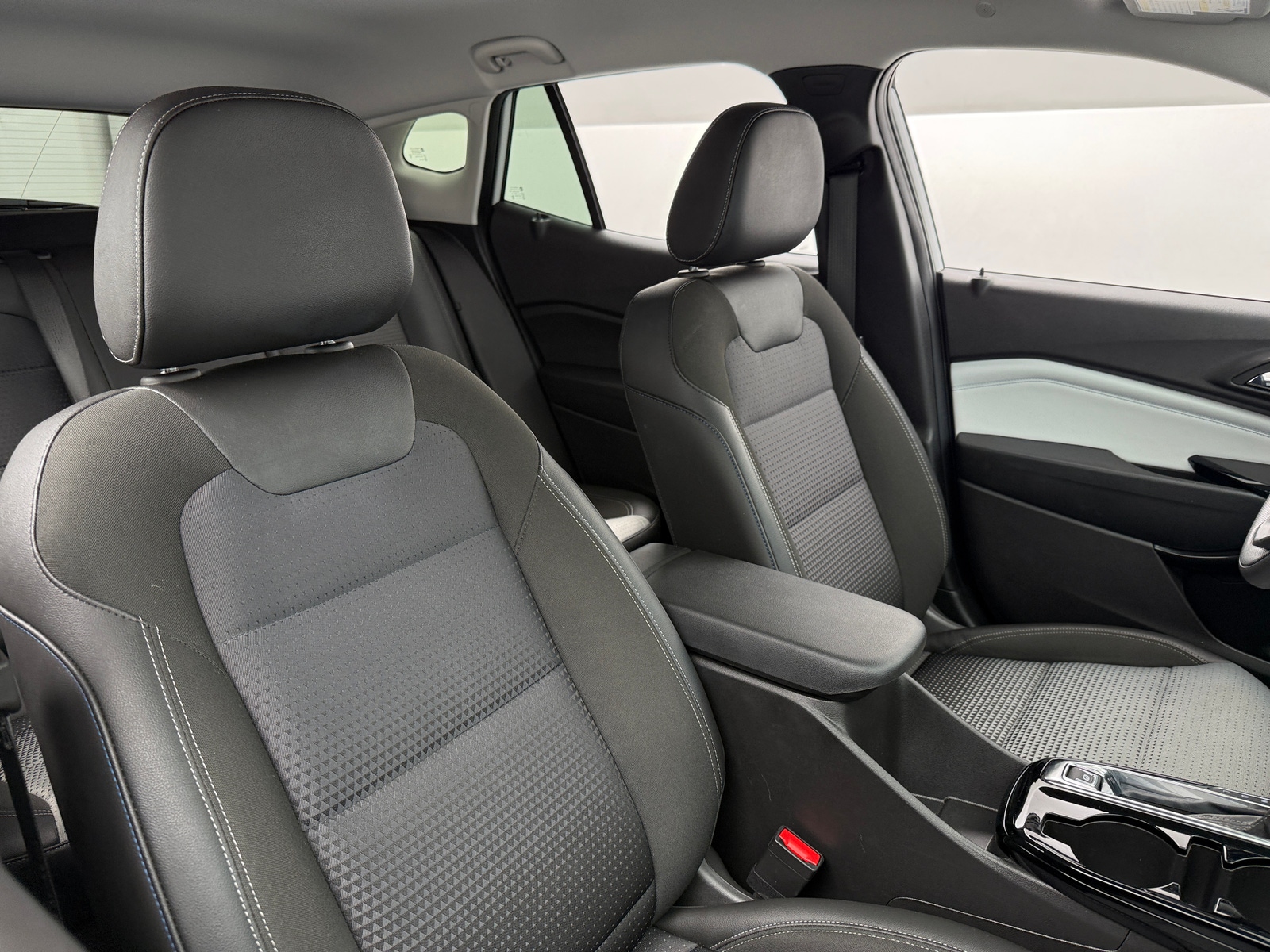 Thumbnail: 2025 Chevrolet Trax - 2