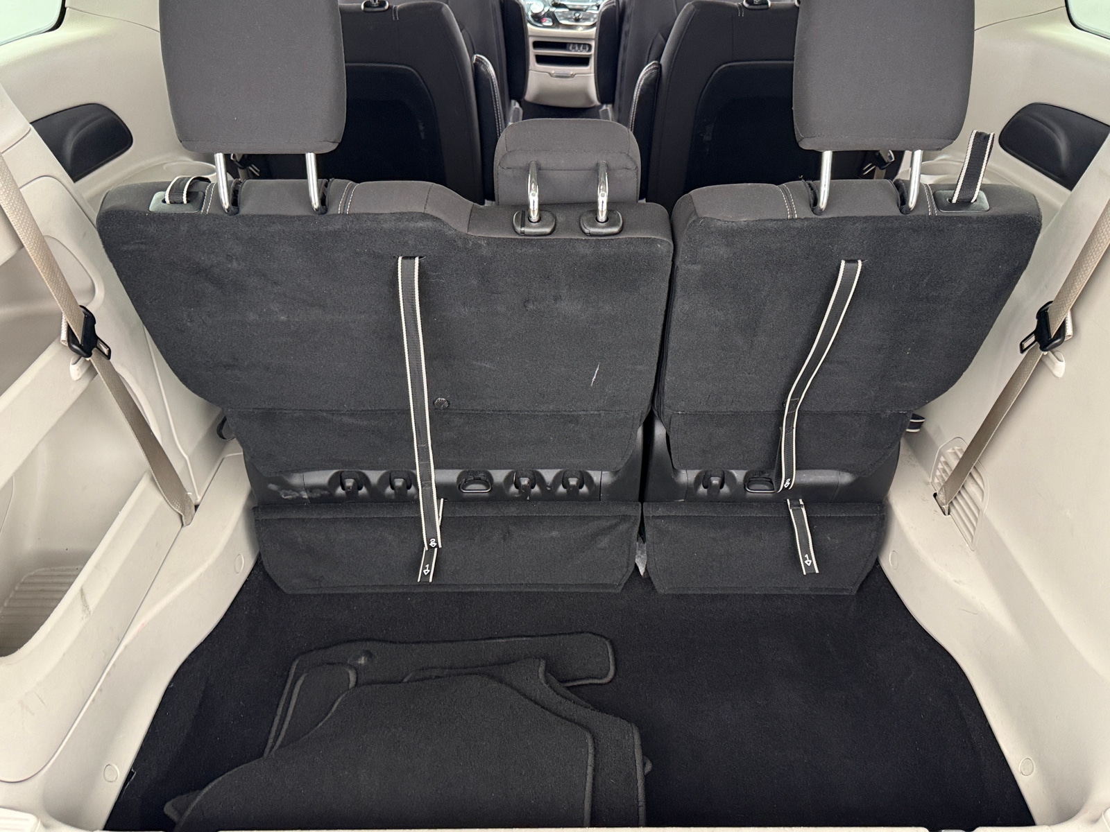 Thumbnail: 2024 Chrysler Voyager - 7