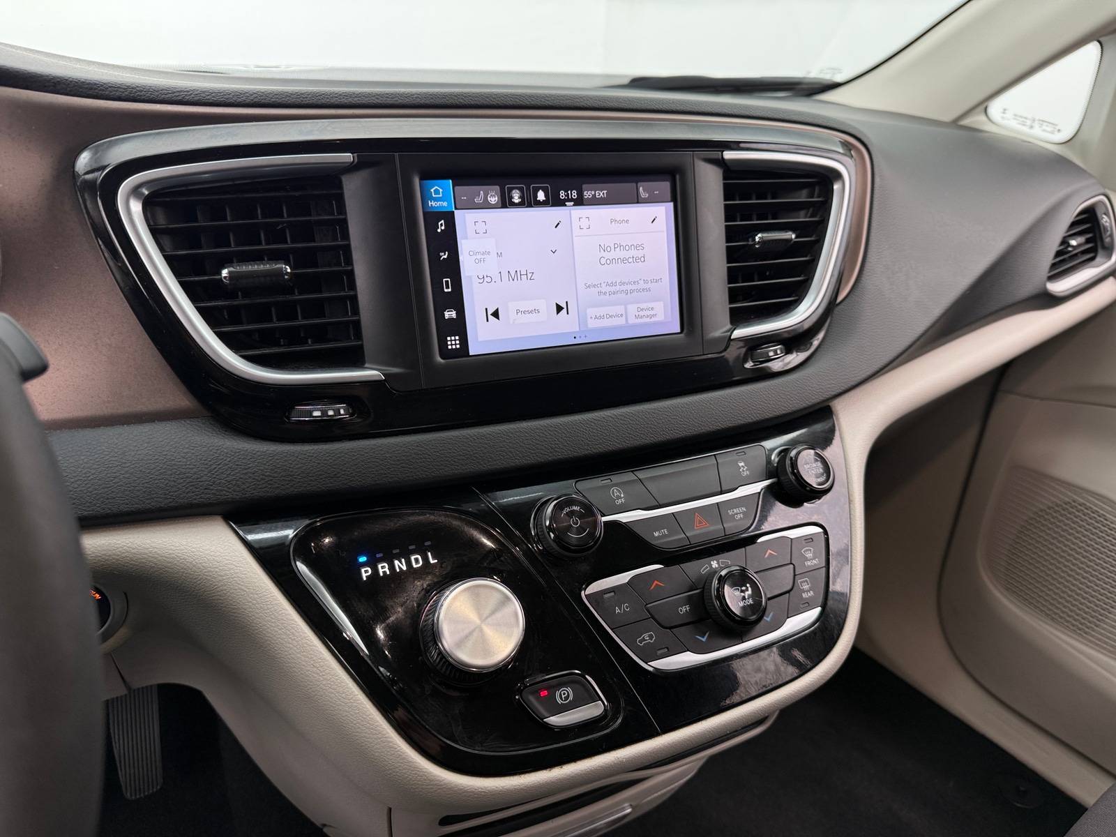 Thumbnail: 2024 Chrysler Voyager - 4