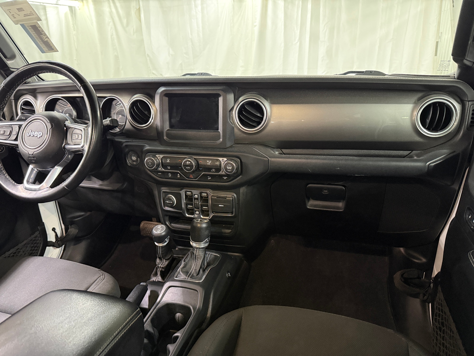 Thumbnail: 2019 Jeep Wrangler - 3