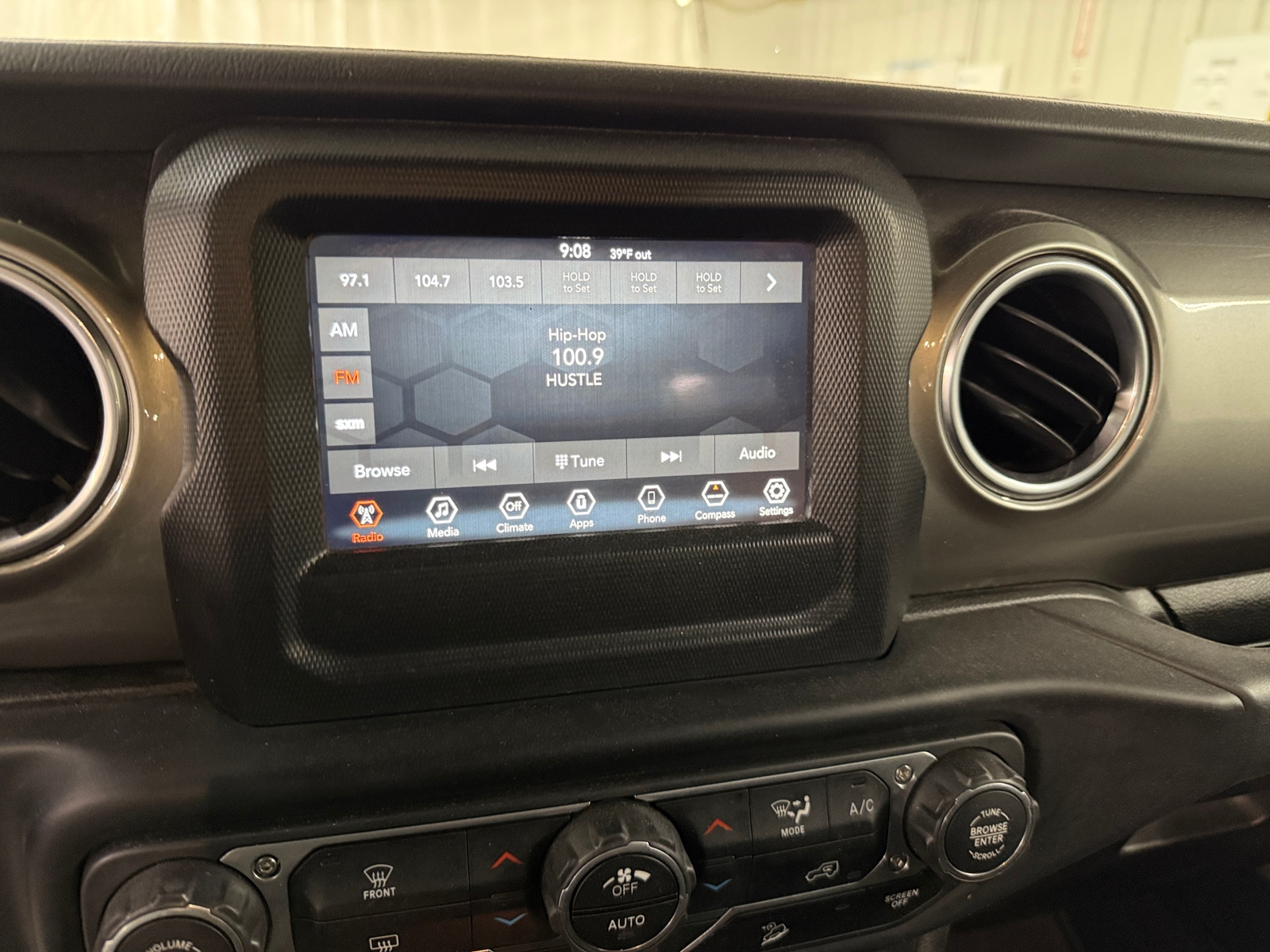 Thumbnail: 2019 Jeep Wrangler - 4