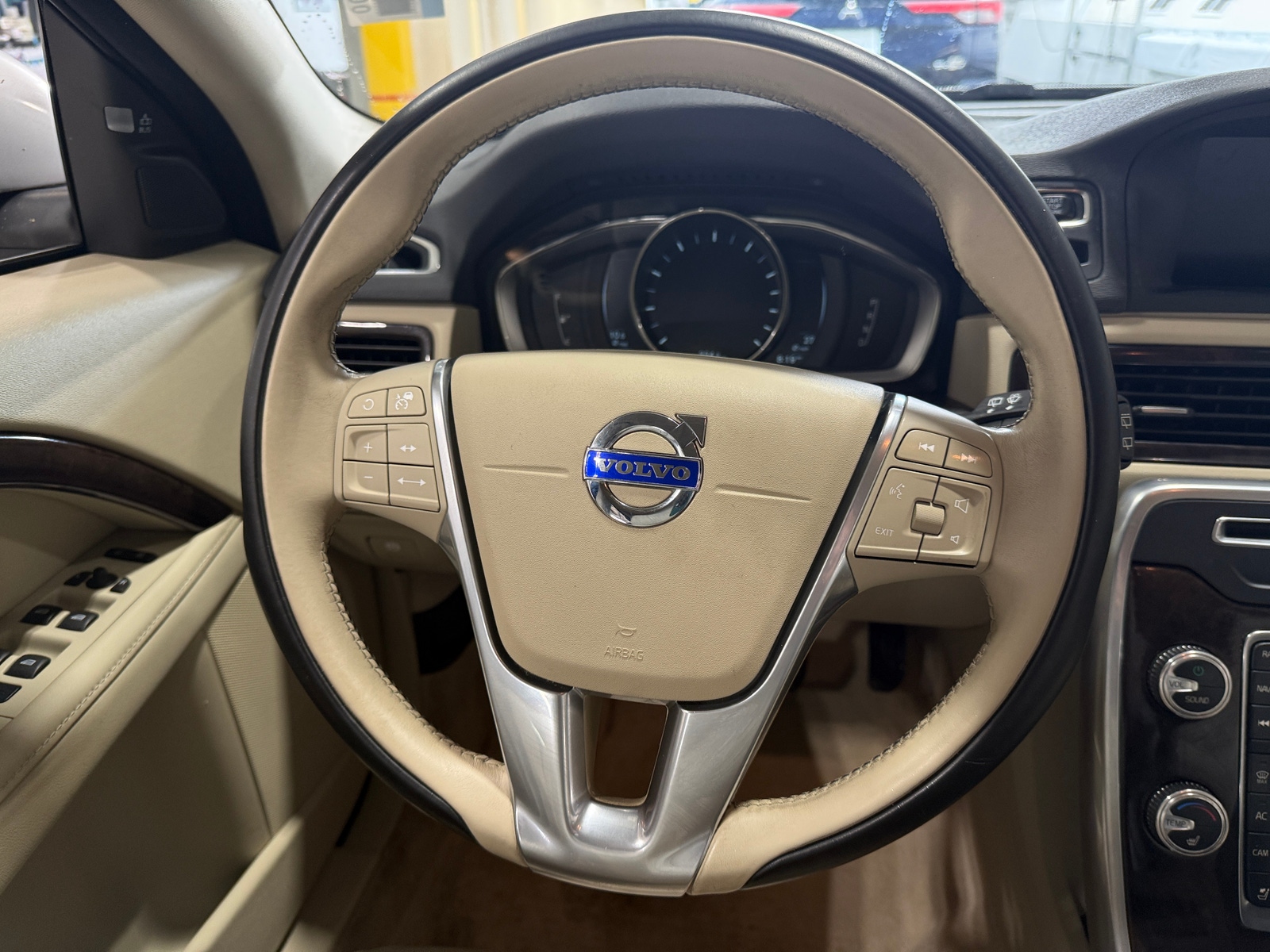 Thumbnail: 2016 Volvo XC70 - 4