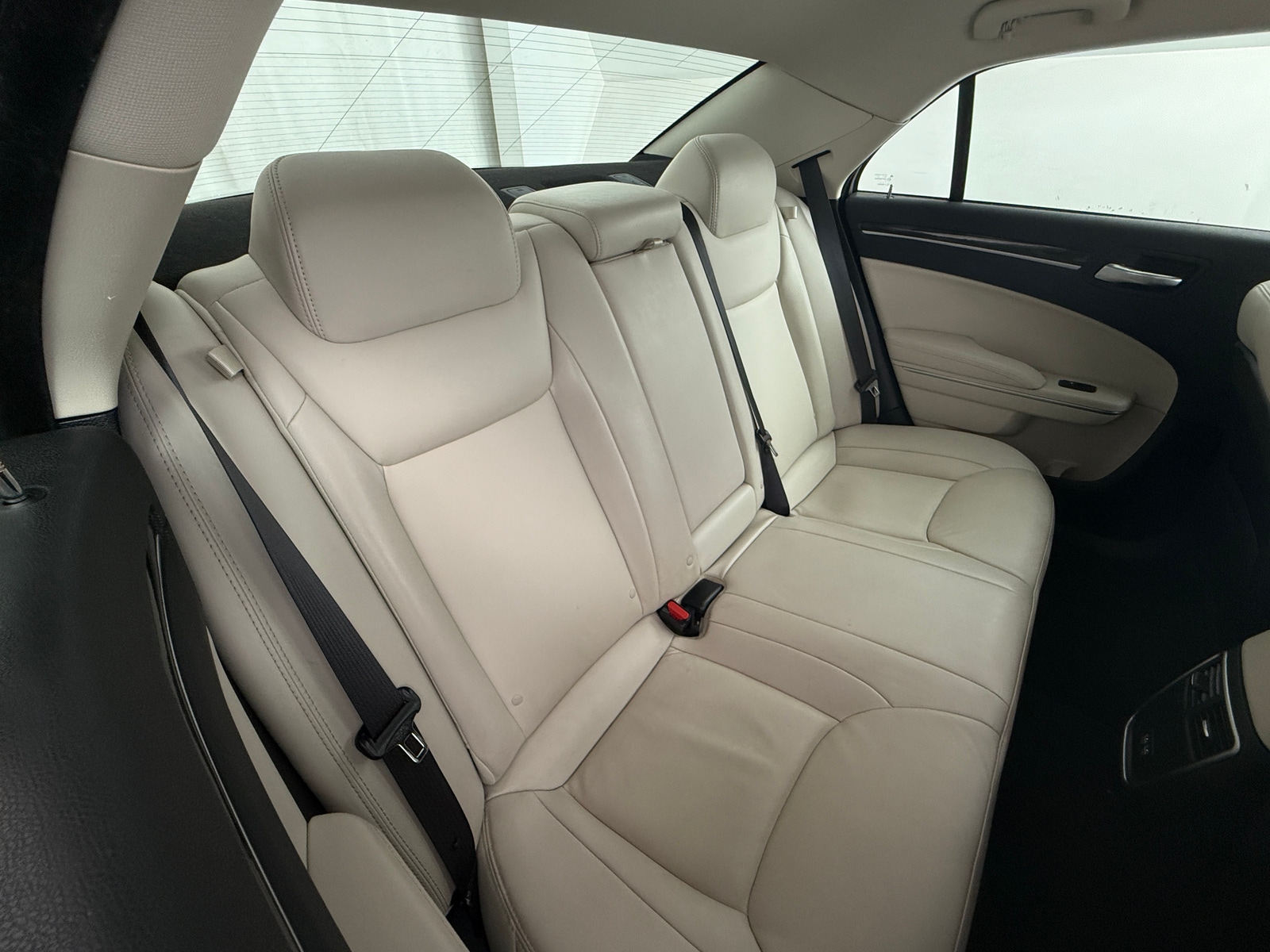 Thumbnail: 2022 Chrysler 300 - 5