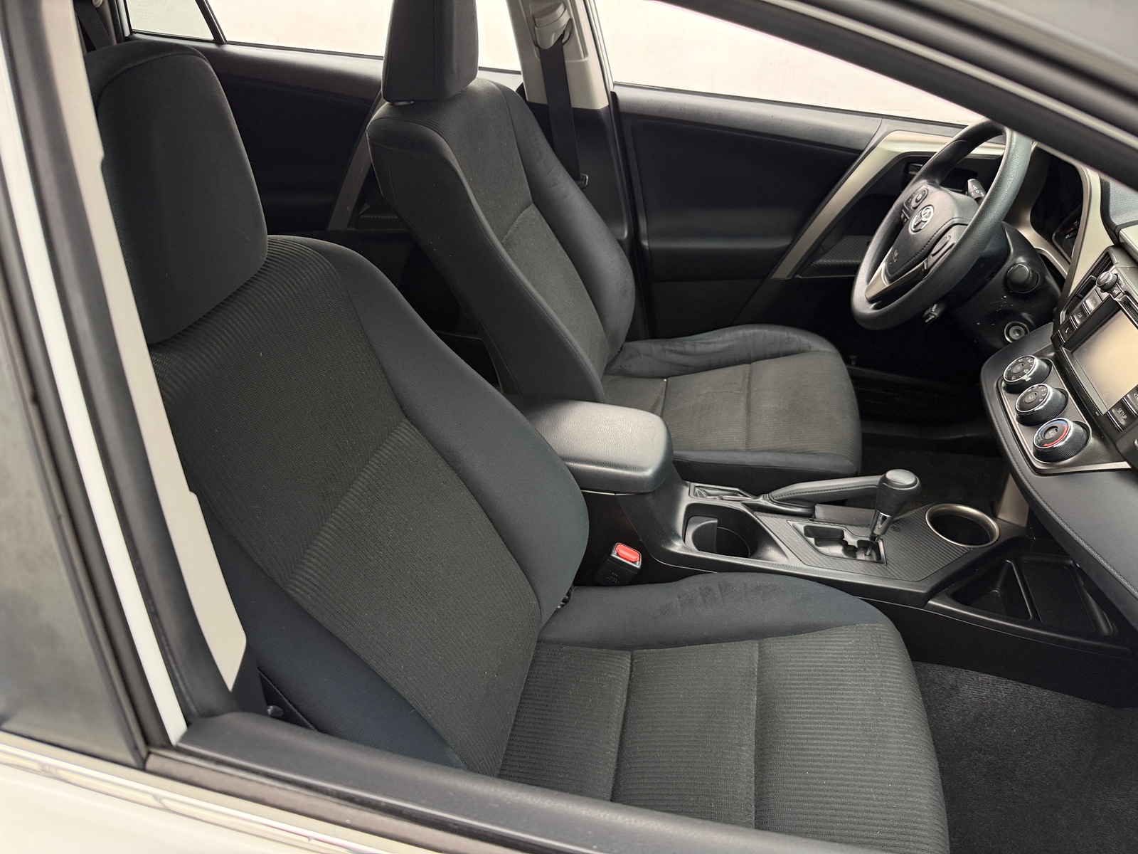 Thumbnail: 2015 Toyota RAV4 - 2