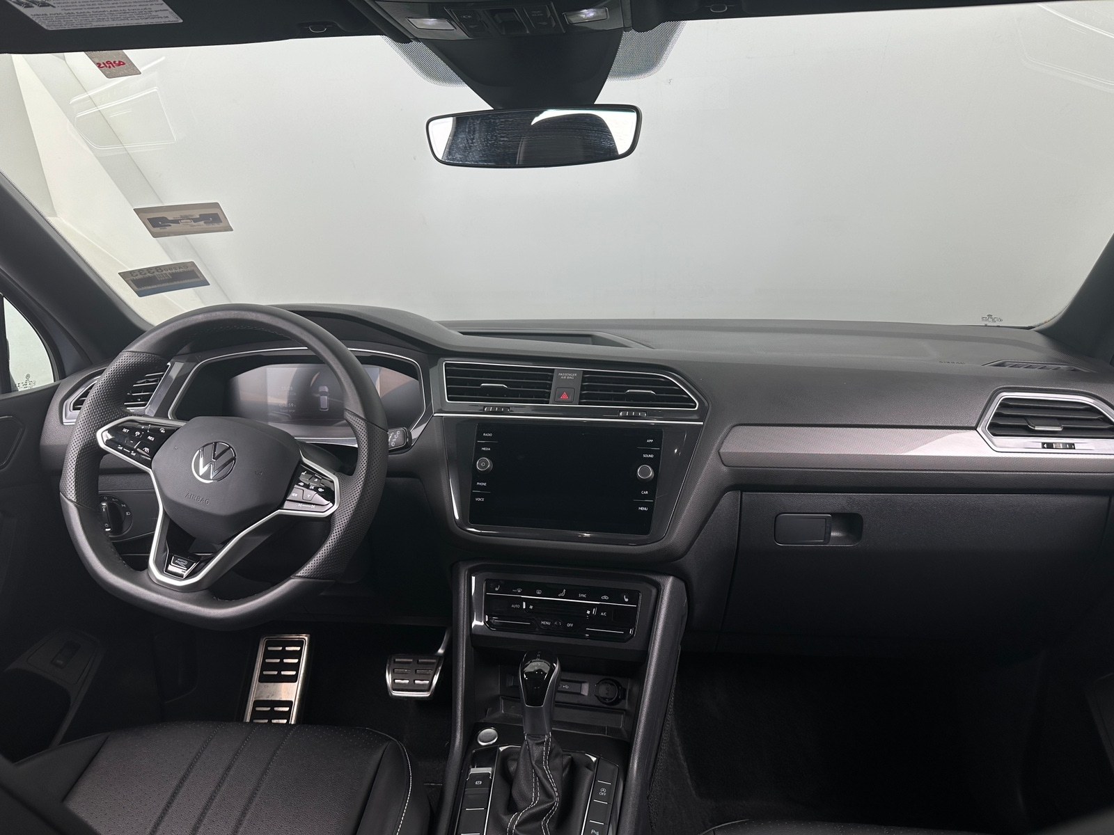 Thumbnail: 2024 Volkswagen Tiguan - 2