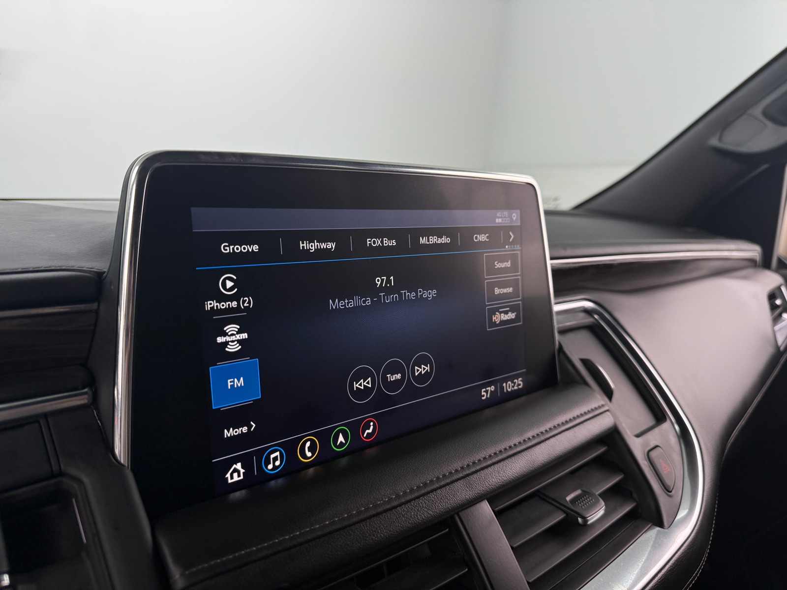 Thumbnail: 2021 Chevrolet Suburban - 3