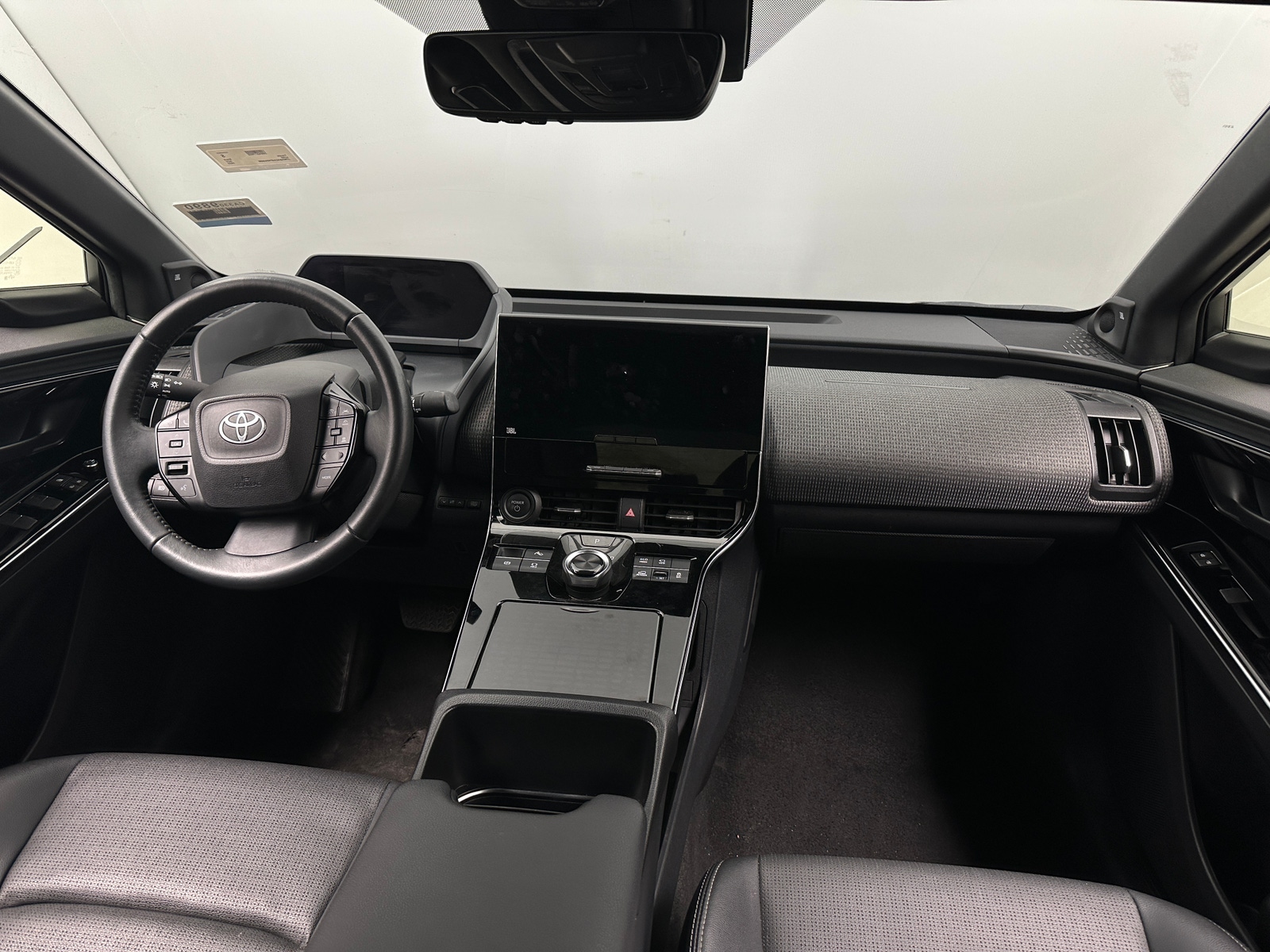 Thumbnail: 2023 Toyota bZ4X - 2