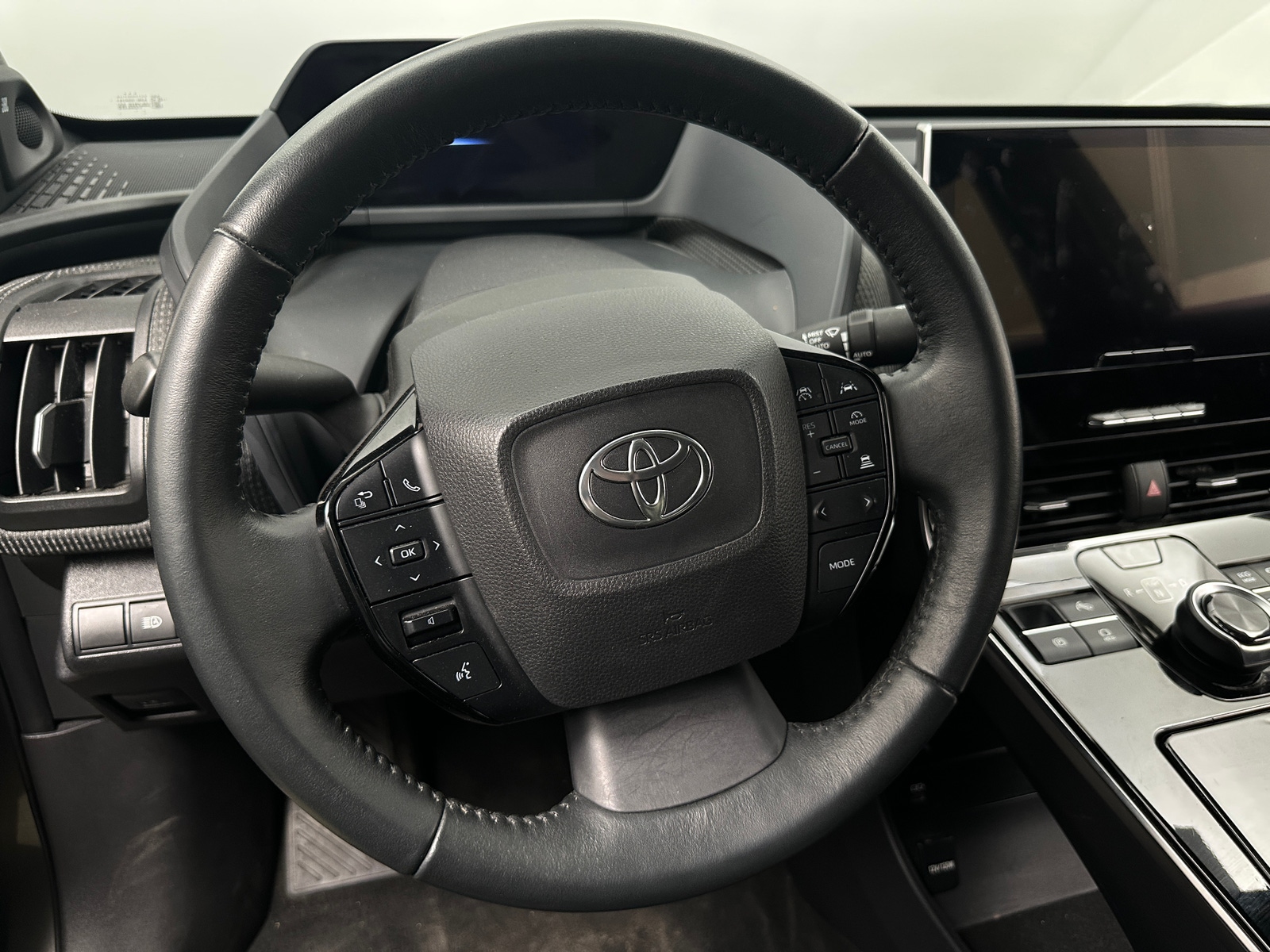 Thumbnail: 2023 Toyota bZ4X - 4