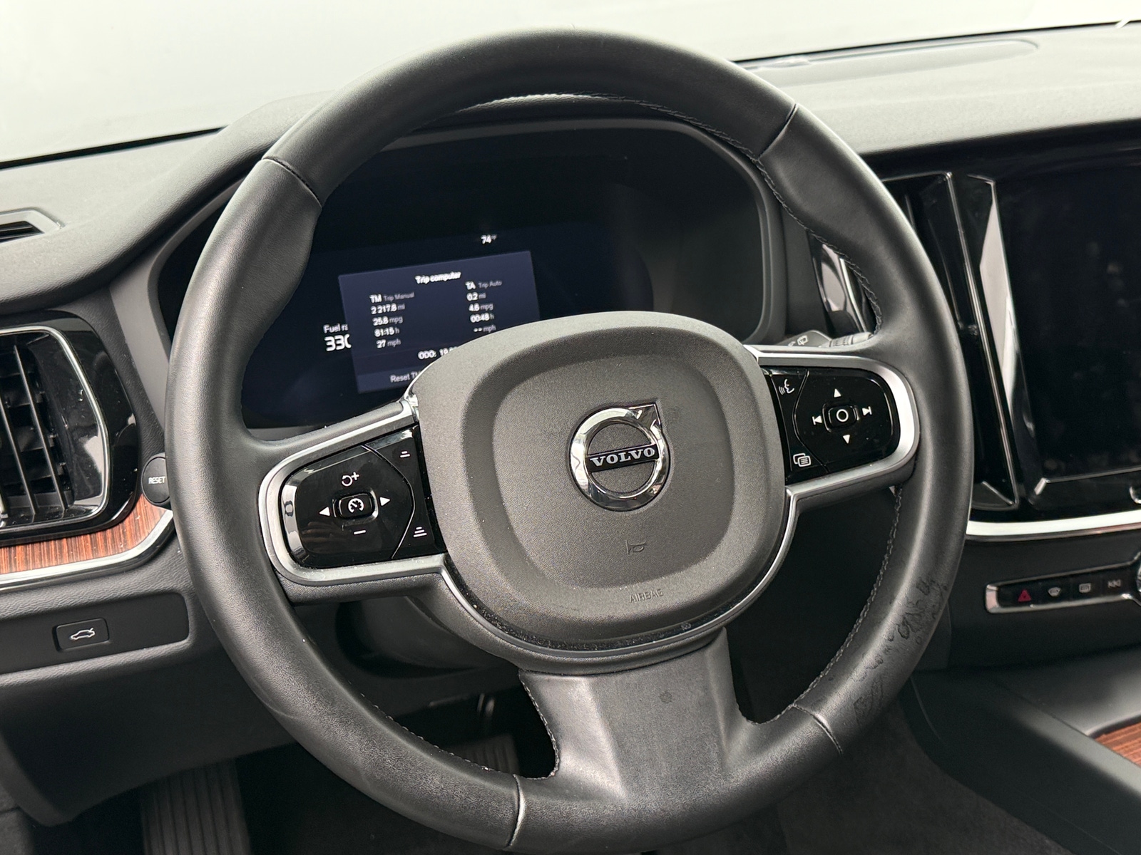 Thumbnail: 2025 Volvo V60 - 4