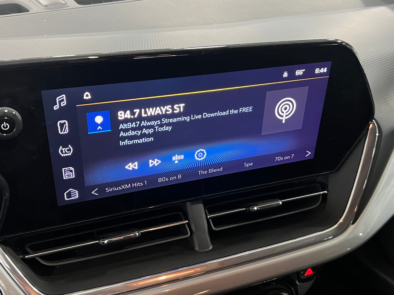 Thumbnail: 2025 Chevrolet Trax - 4