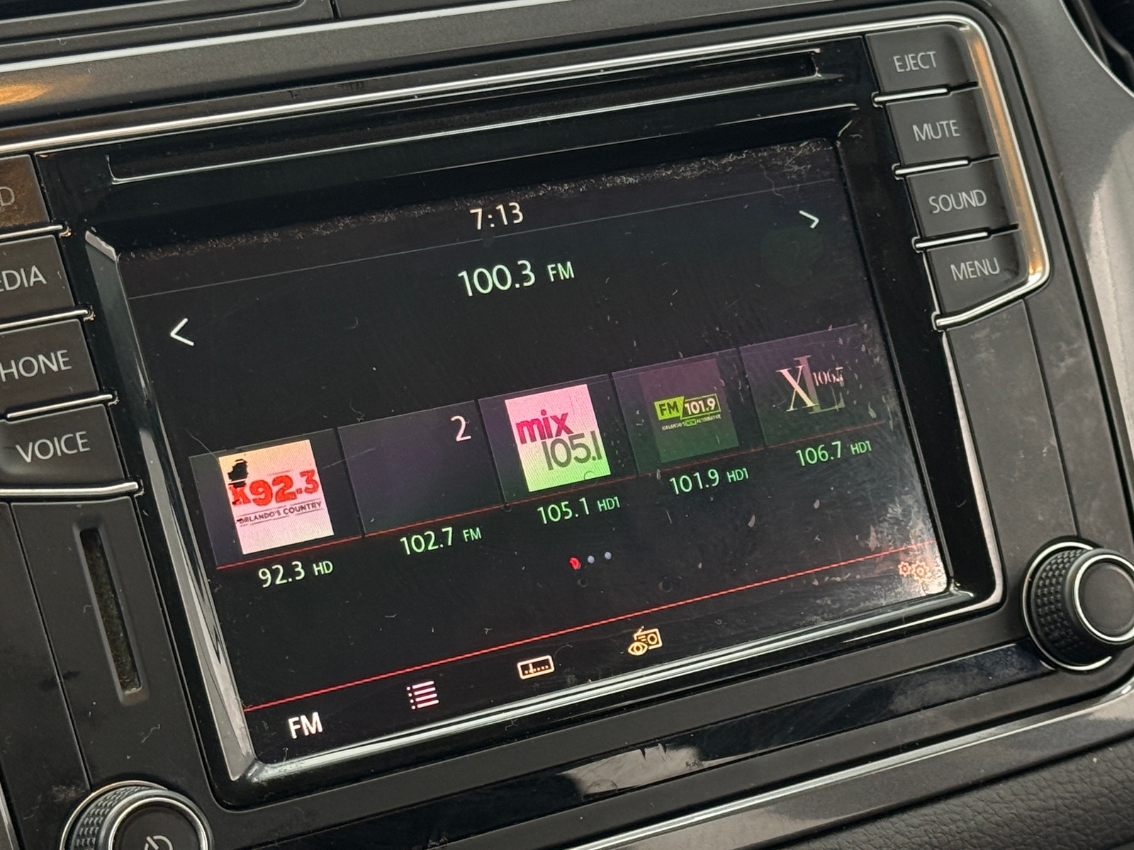 Thumbnail: 2017 Volkswagen Tiguan - 4