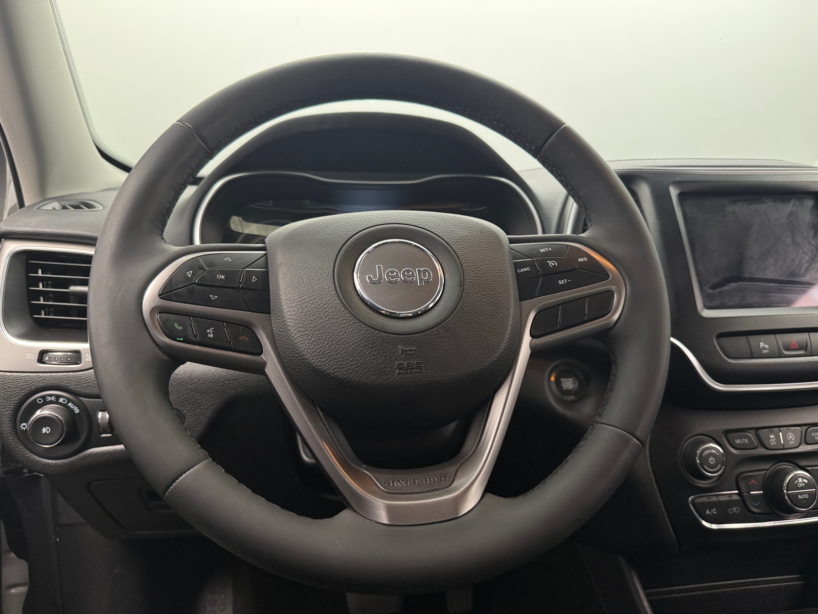 Thumbnail: 2021 Jeep Cherokee - 4