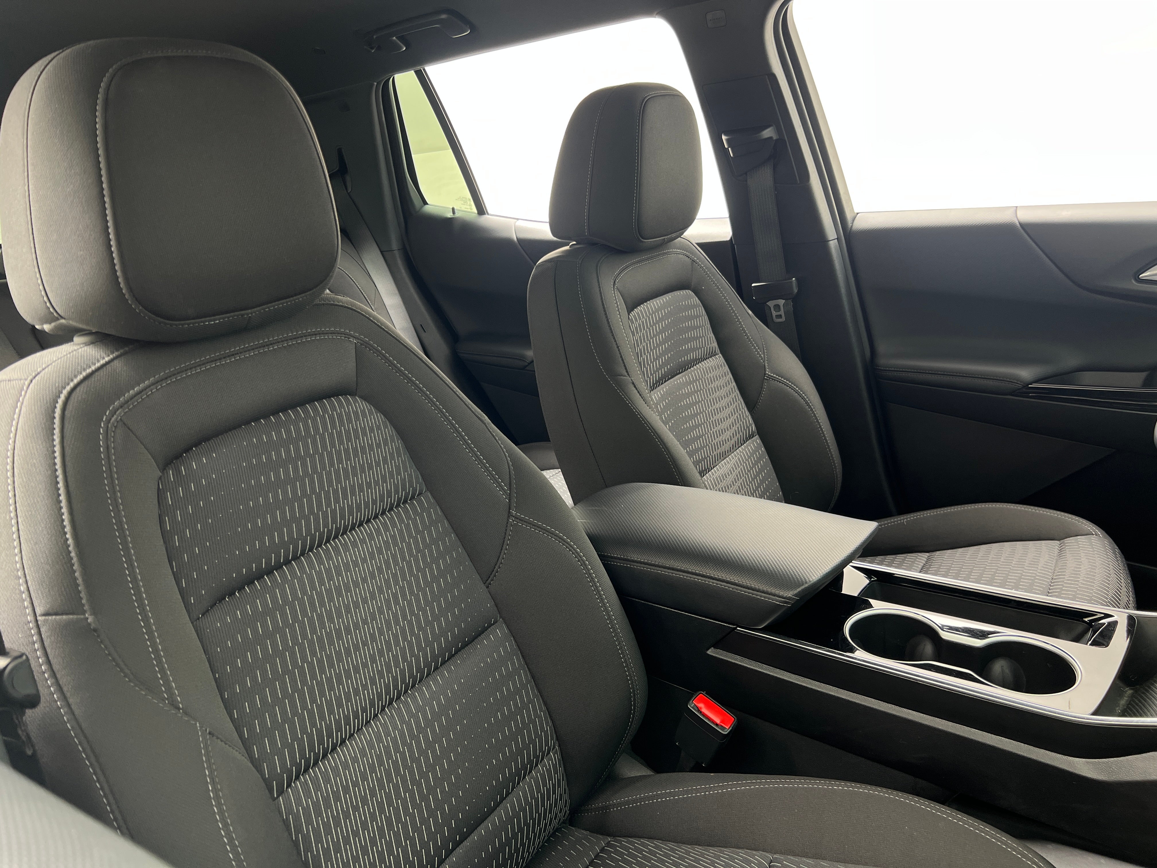 2025 Chevrolet Equinox - Image 2