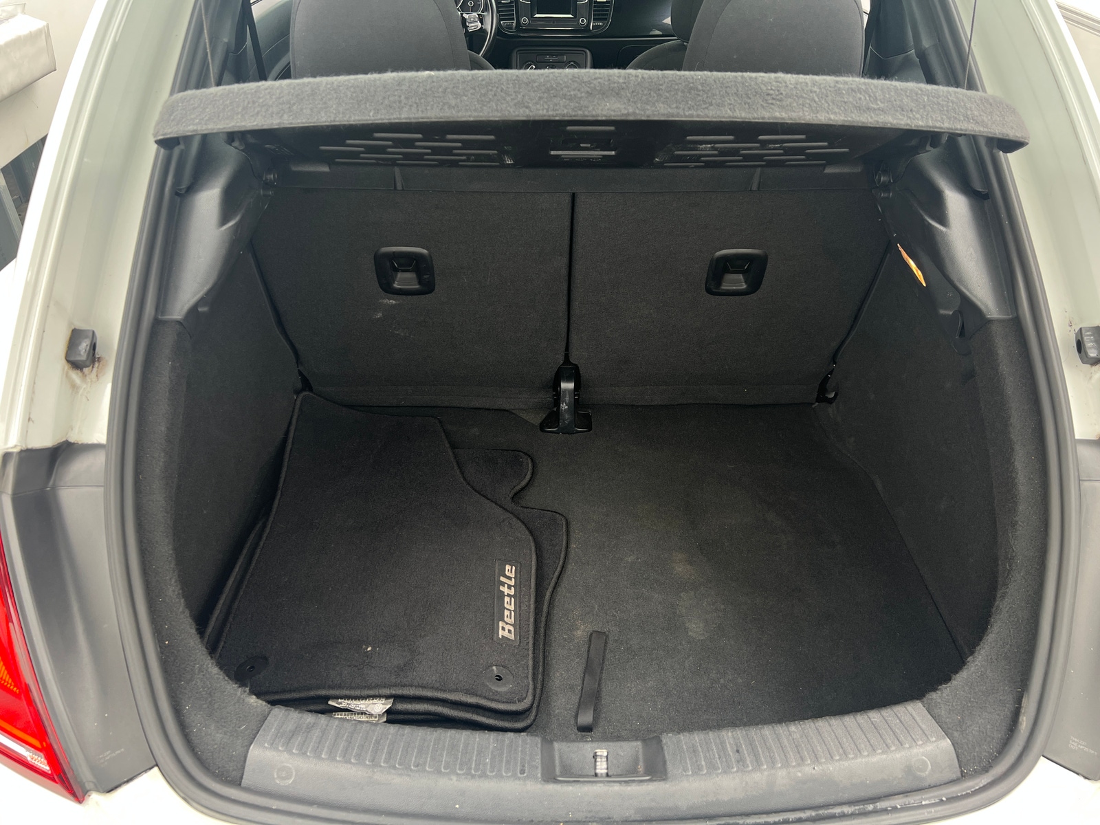 Thumbnail: 2018 Volkswagen Beetle - 7