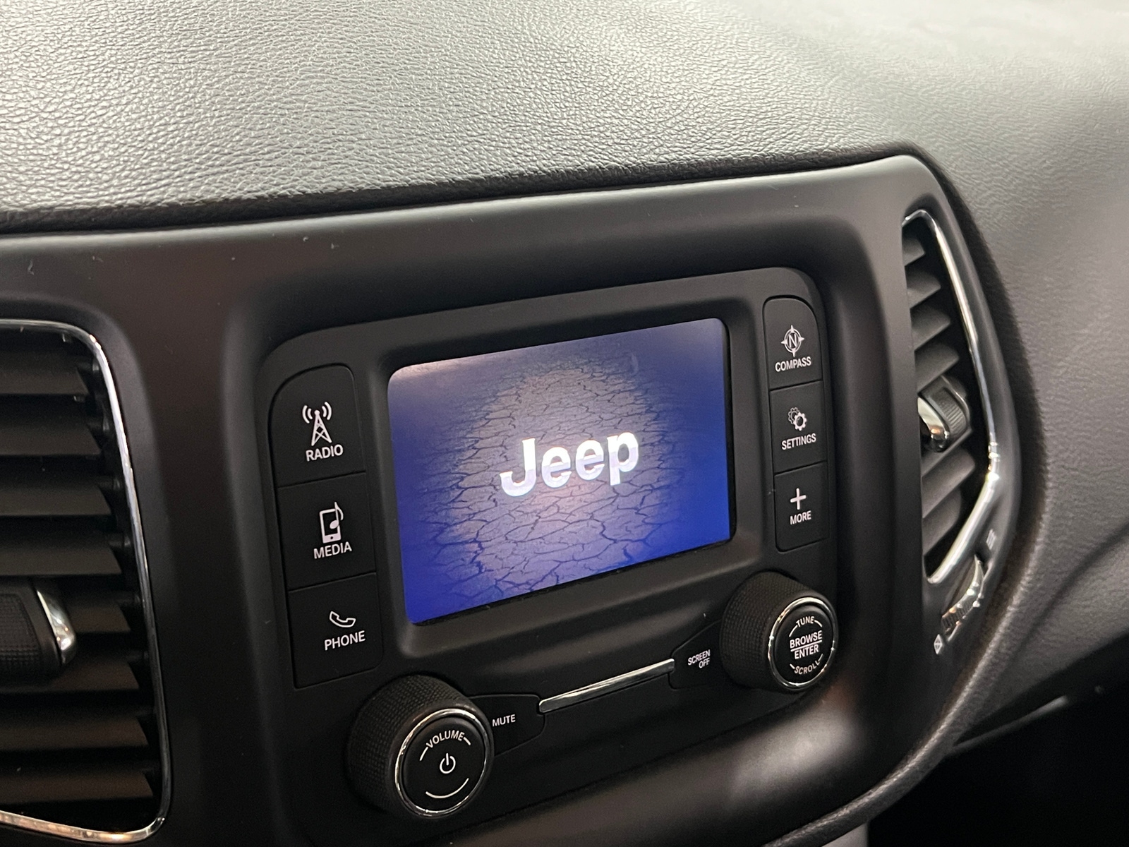 Thumbnail: 2018 Jeep Compass - 4