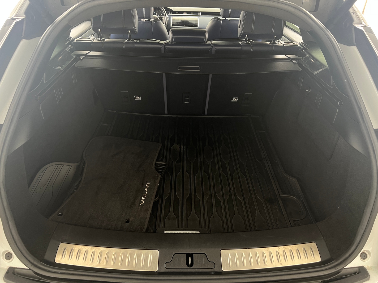 Thumbnail: 2020 Land Rover Range Rover Velar - 6