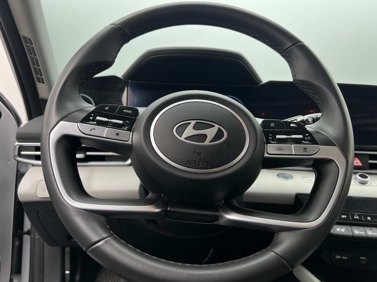 Thumbnail: 2025 Hyundai Elantra - 4