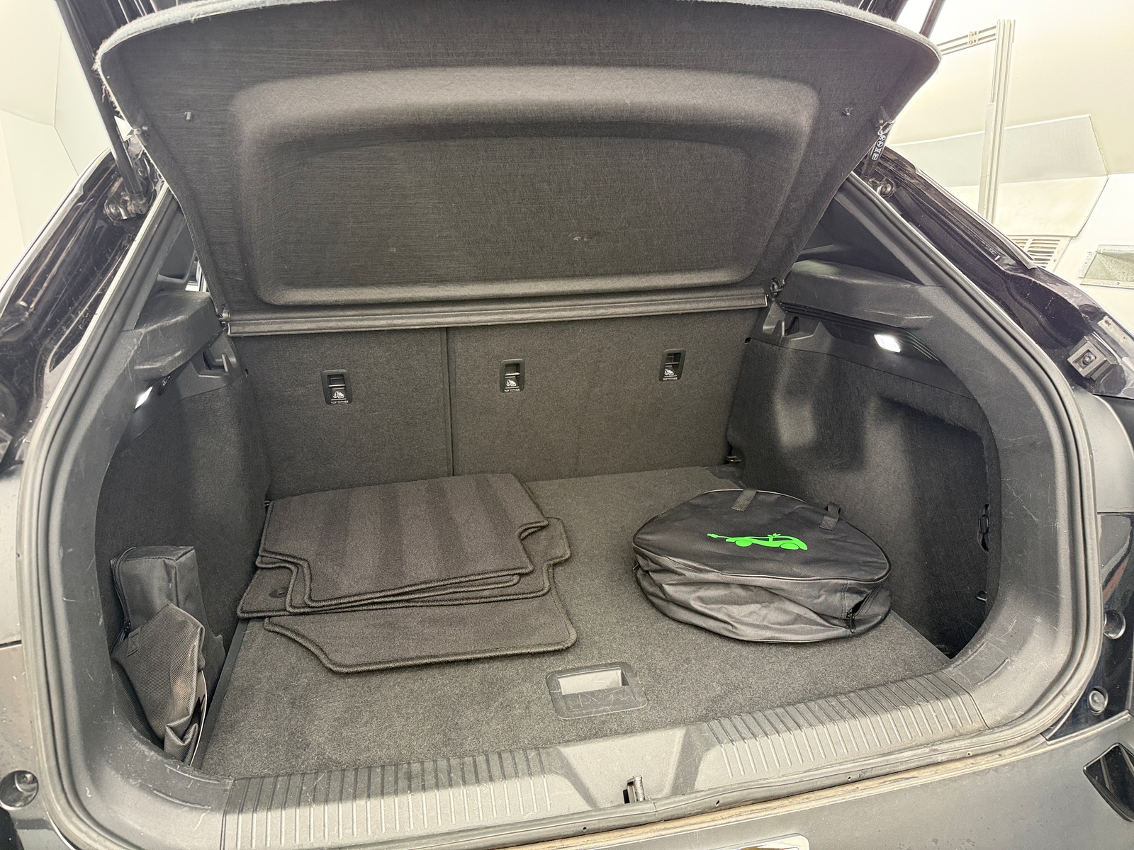 Thumbnail: 2023 Volkswagen ID.4 - 6