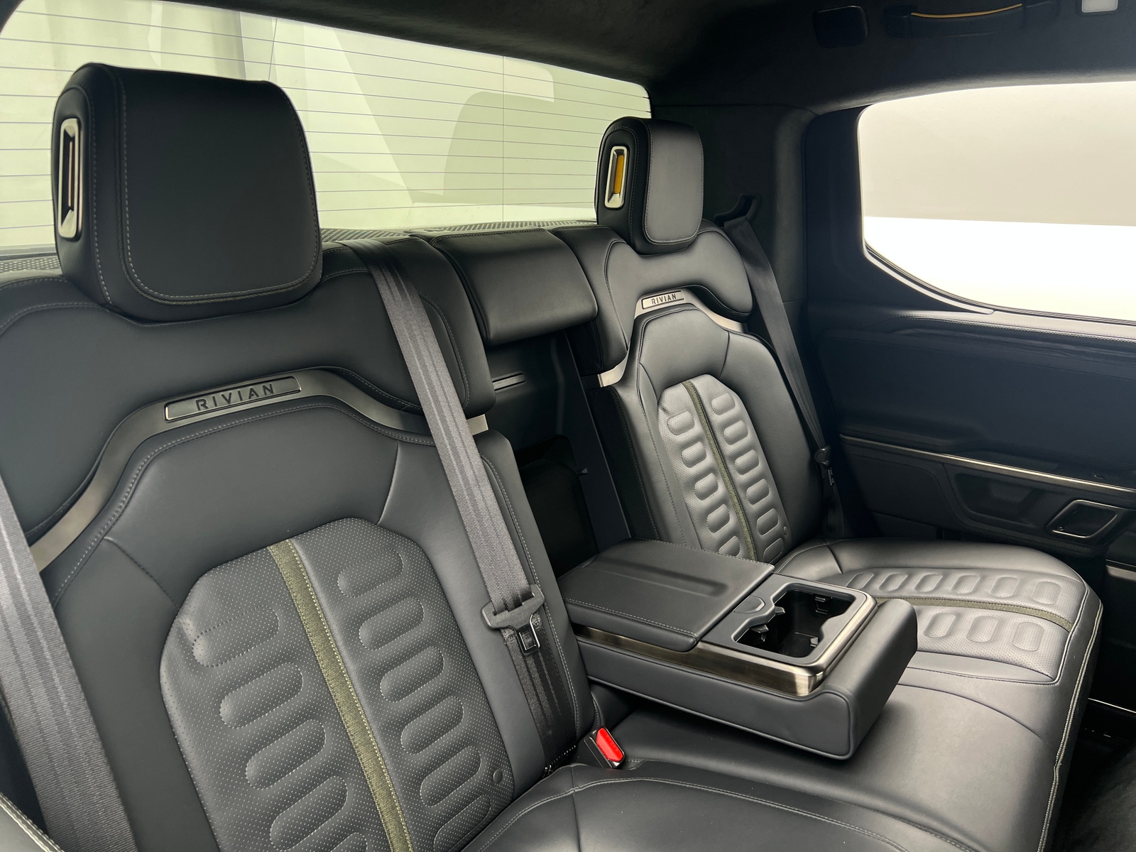 Thumbnail: 2022 Rivian R1T - 5