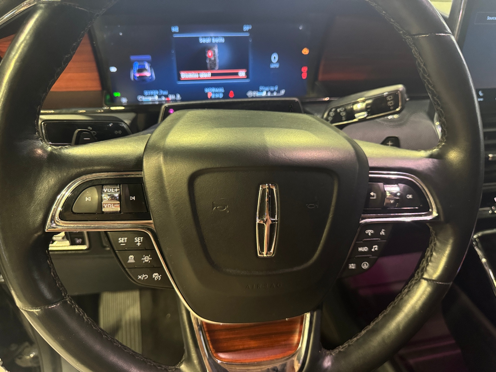 Thumbnail: 2024 Lincoln Navigator - 4