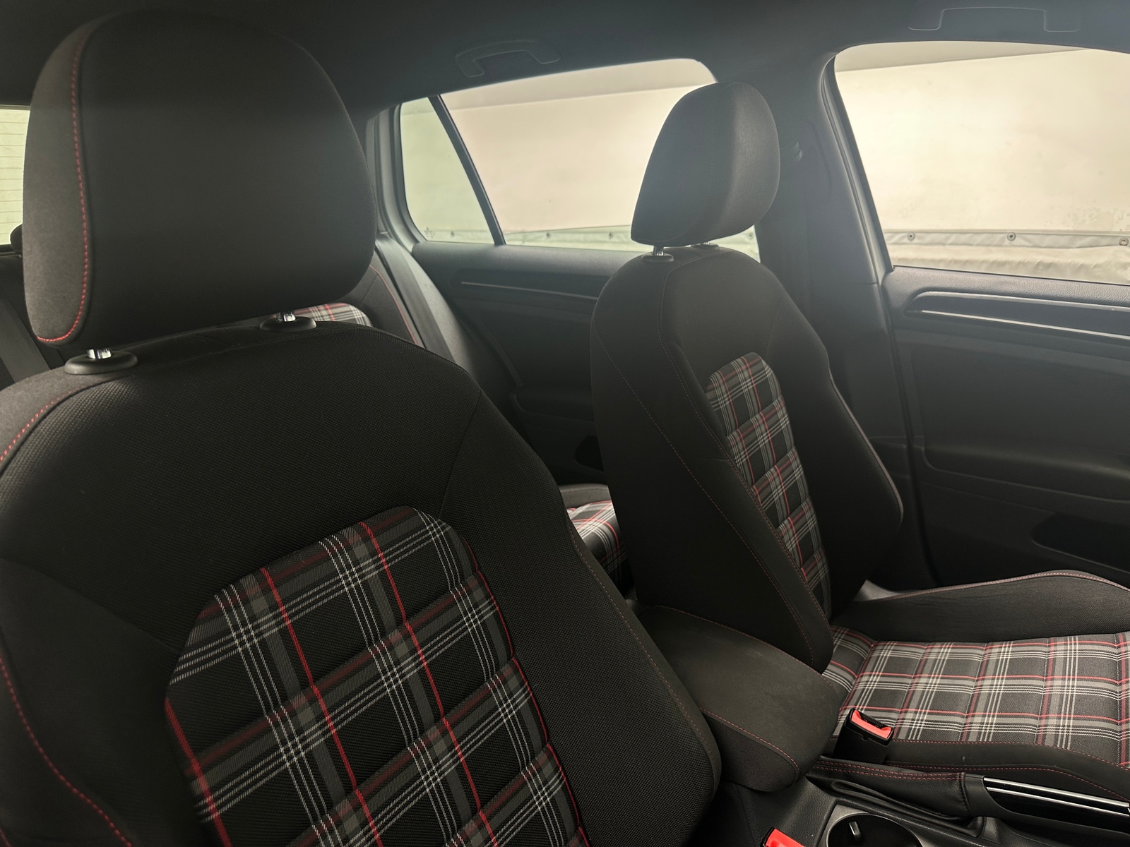 Thumbnail: 2017 Volkswagen Golf - 2