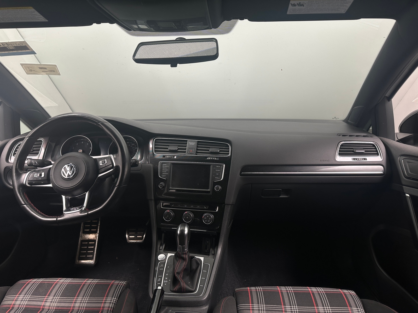 Thumbnail: 2017 Volkswagen Golf - 3