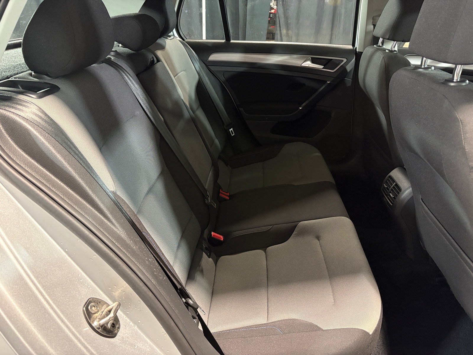 Thumbnail: 2016 Volkswagen e-Golf - 6