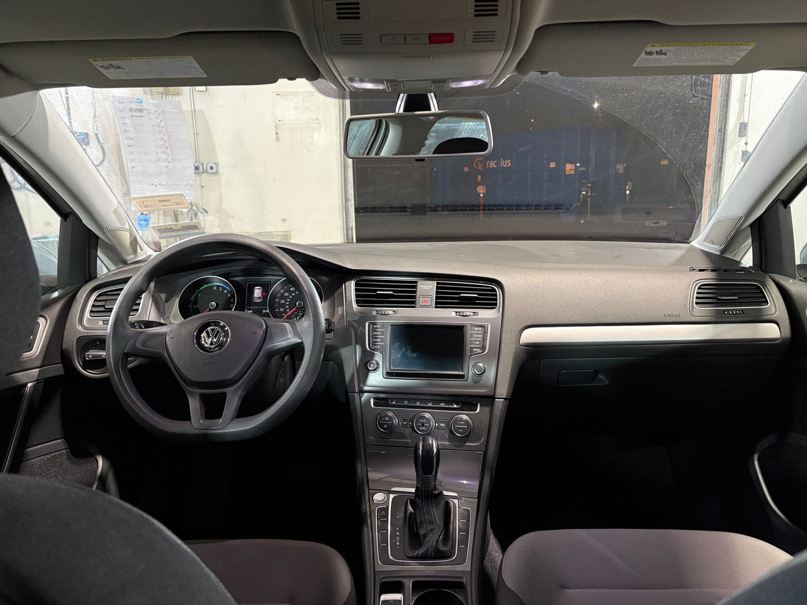 Thumbnail: 2016 Volkswagen e-Golf - 3