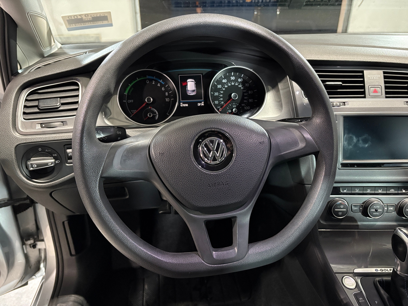 Thumbnail: 2016 Volkswagen e-Golf - 5