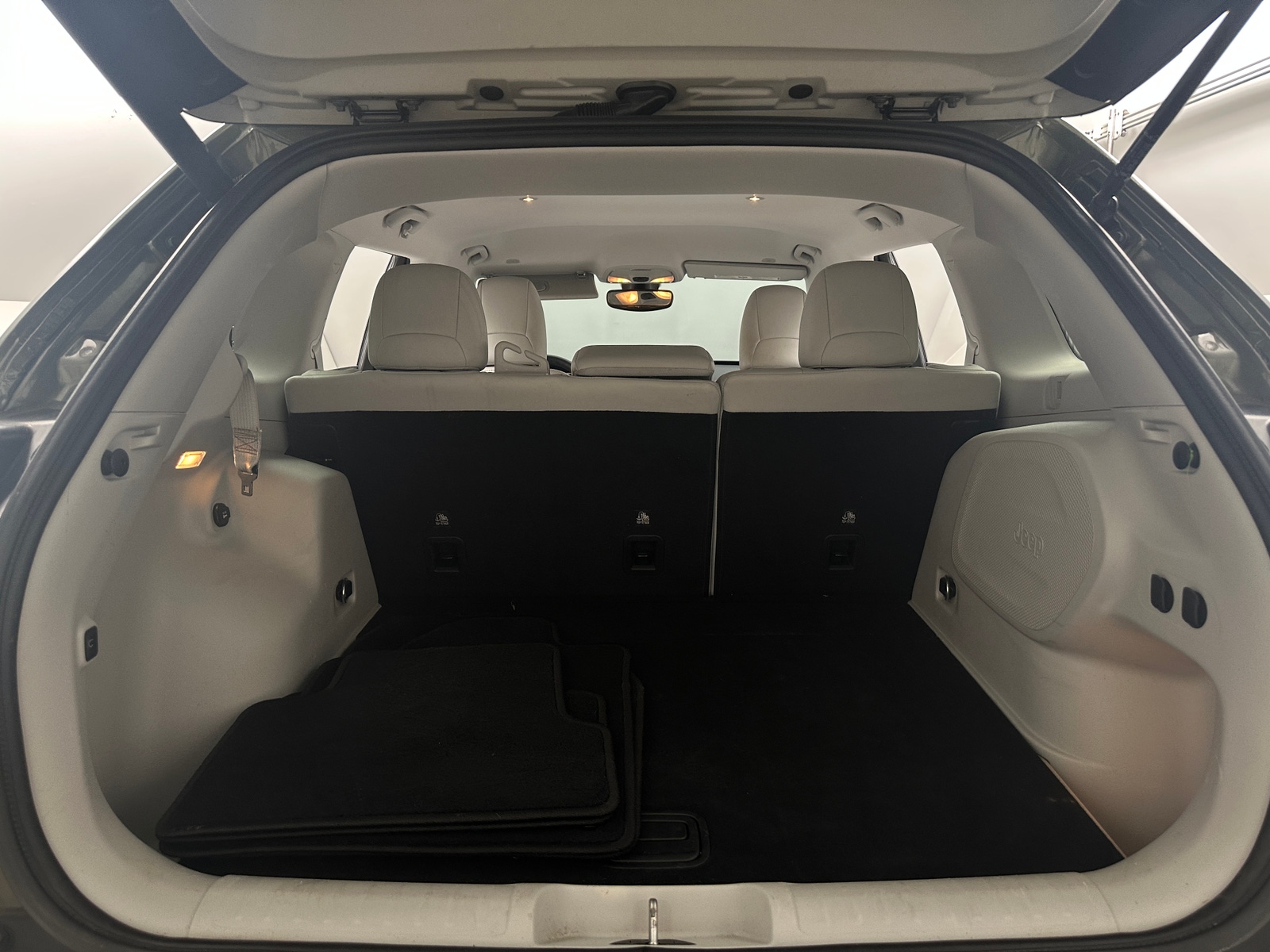 Thumbnail: 2019 Jeep Cherokee - 6