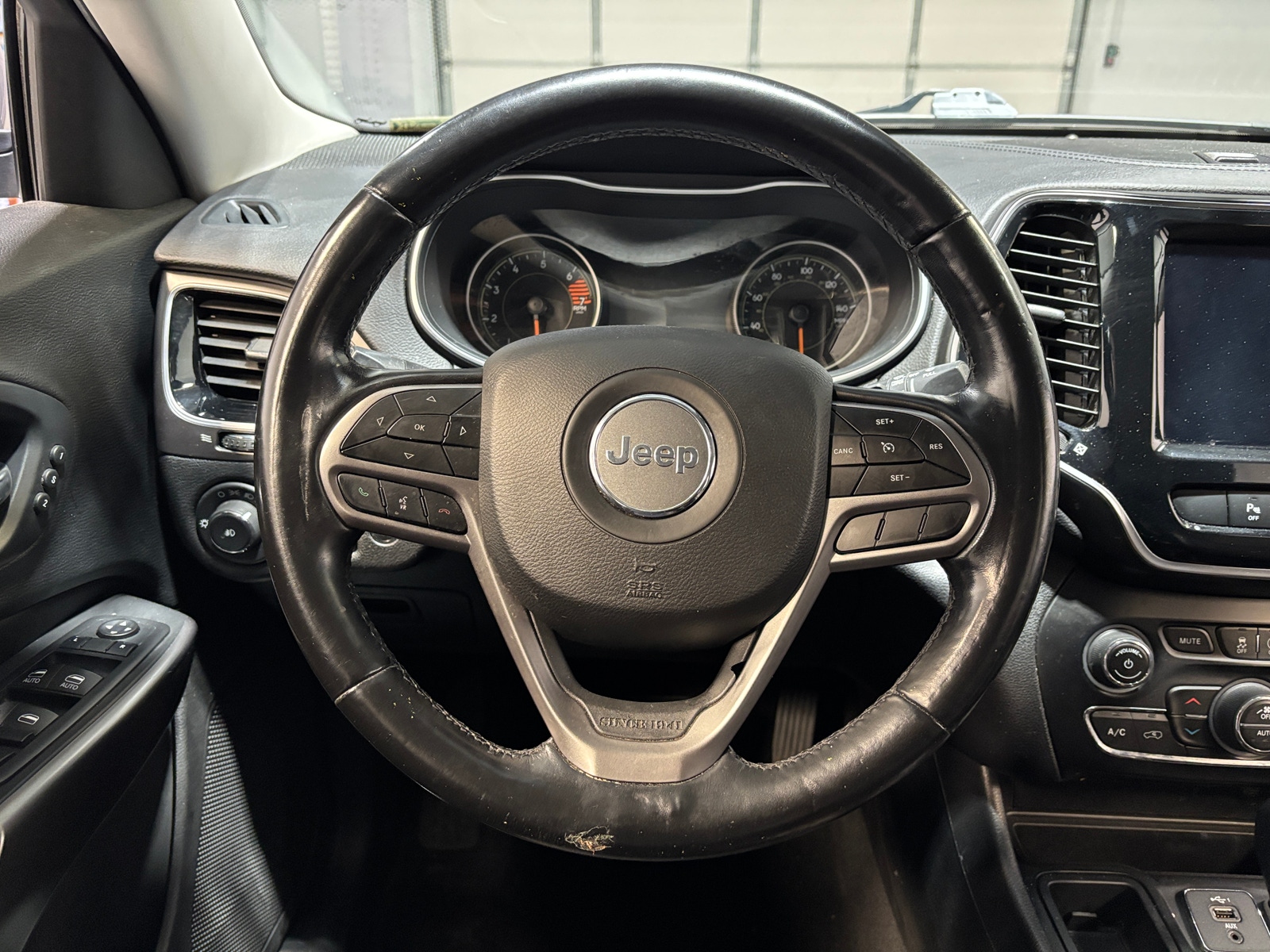 Thumbnail: 2020 Jeep Cherokee - 4