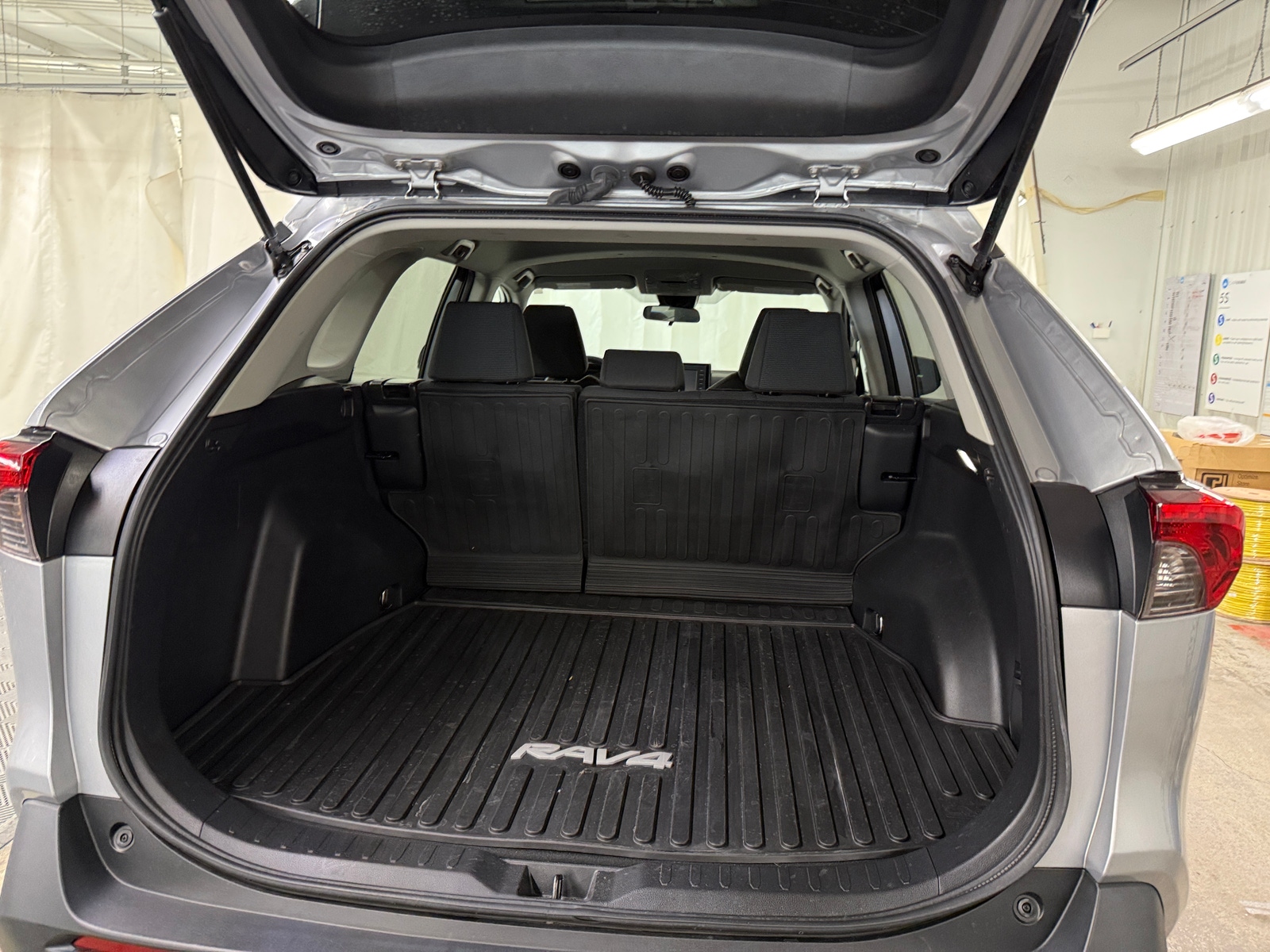 Thumbnail: 2022 Toyota RAV4 - 7