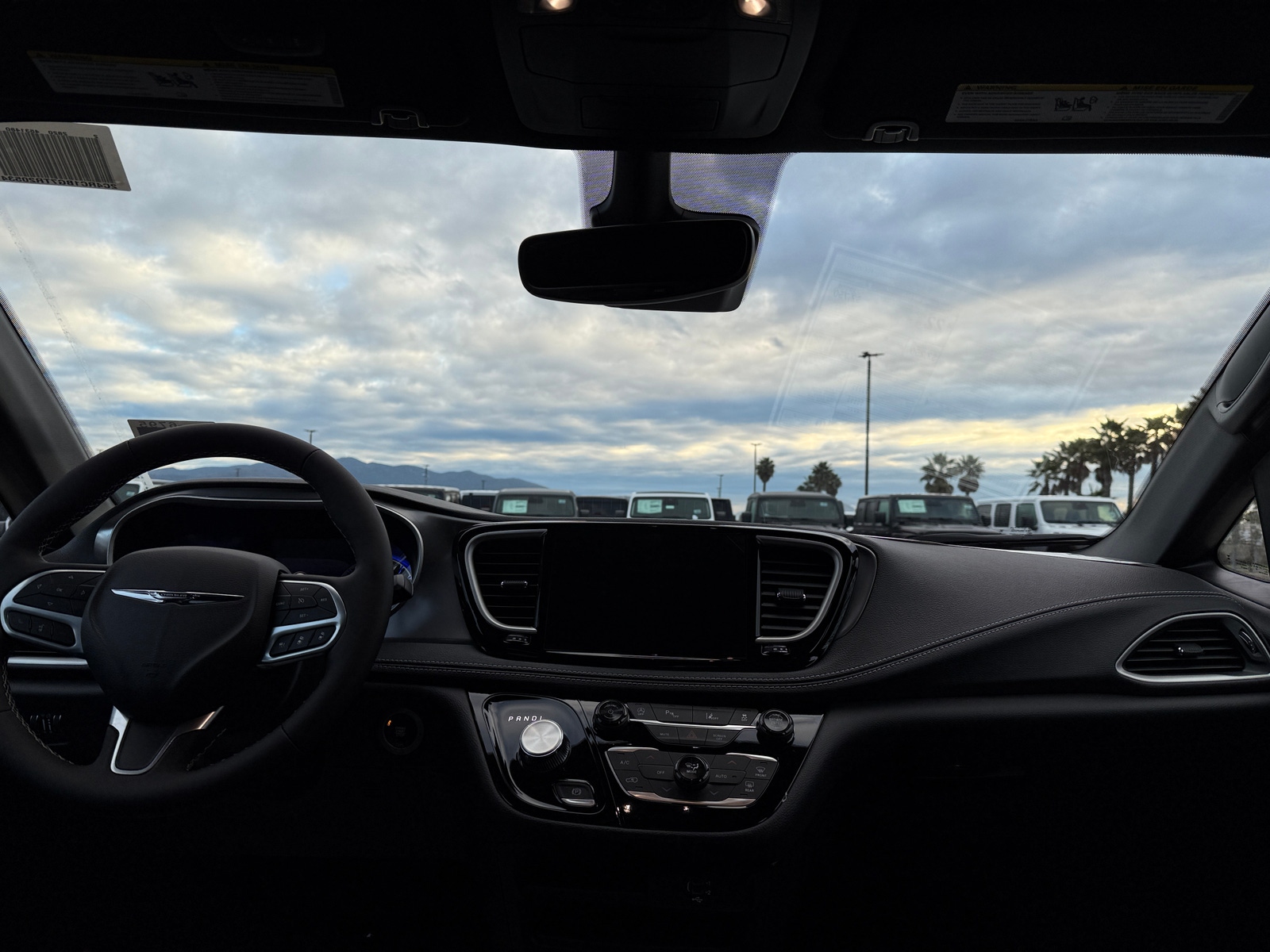 Thumbnail: 2026 Chrysler Pacifica - 2