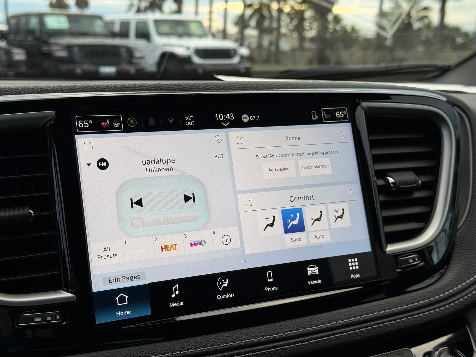 Thumbnail: 2026 Chrysler Pacifica - 3