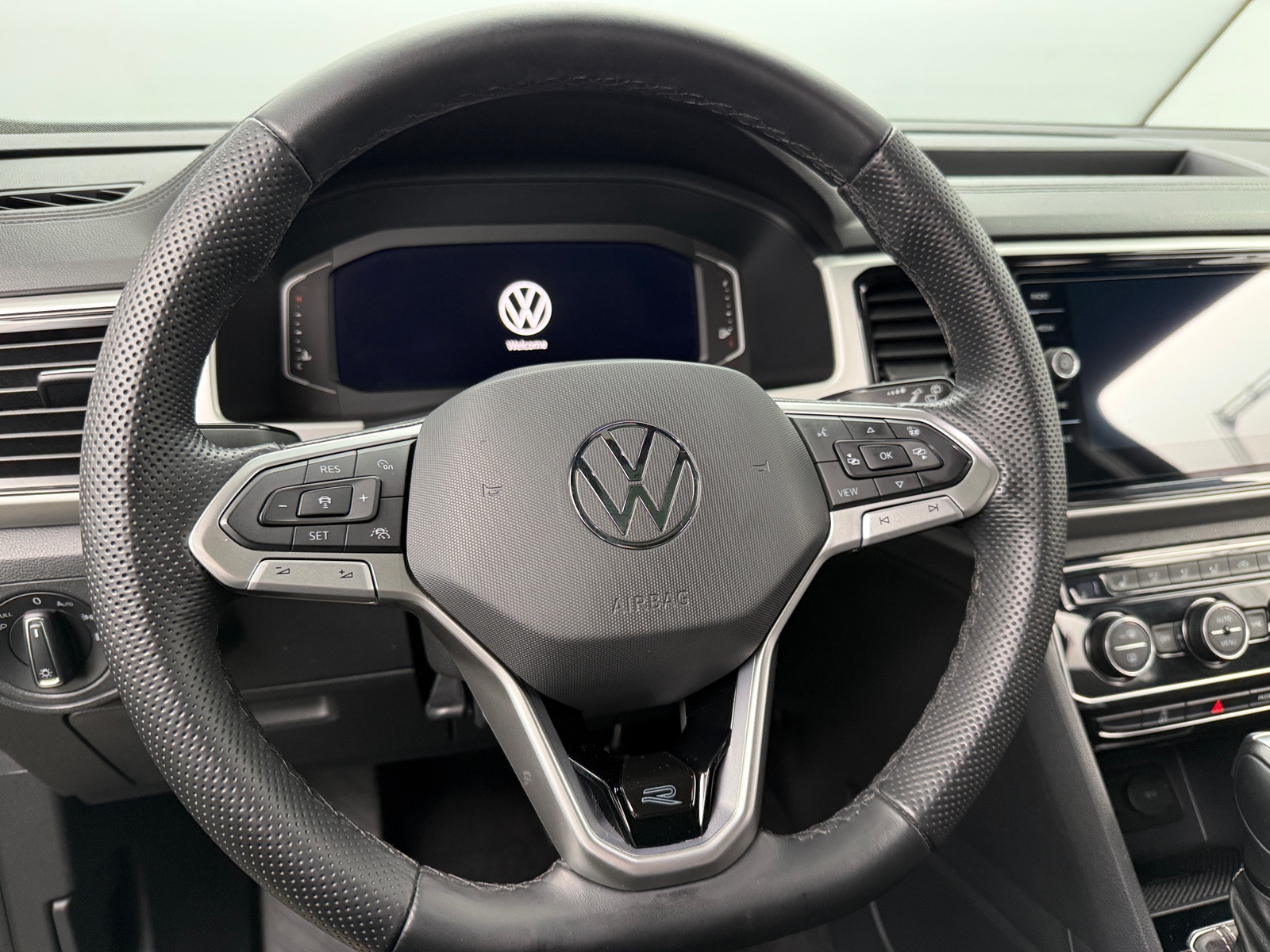 Thumbnail: 2022 Volkswagen Atlas - 4