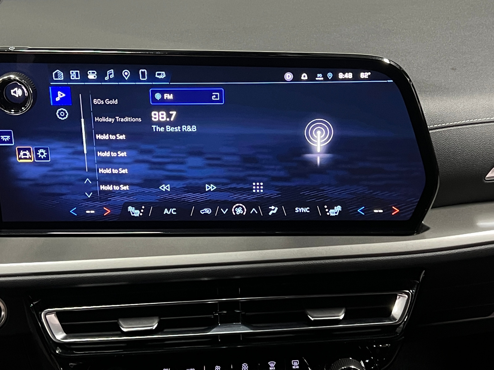 Thumbnail: 2025 Chevrolet Traverse - 4