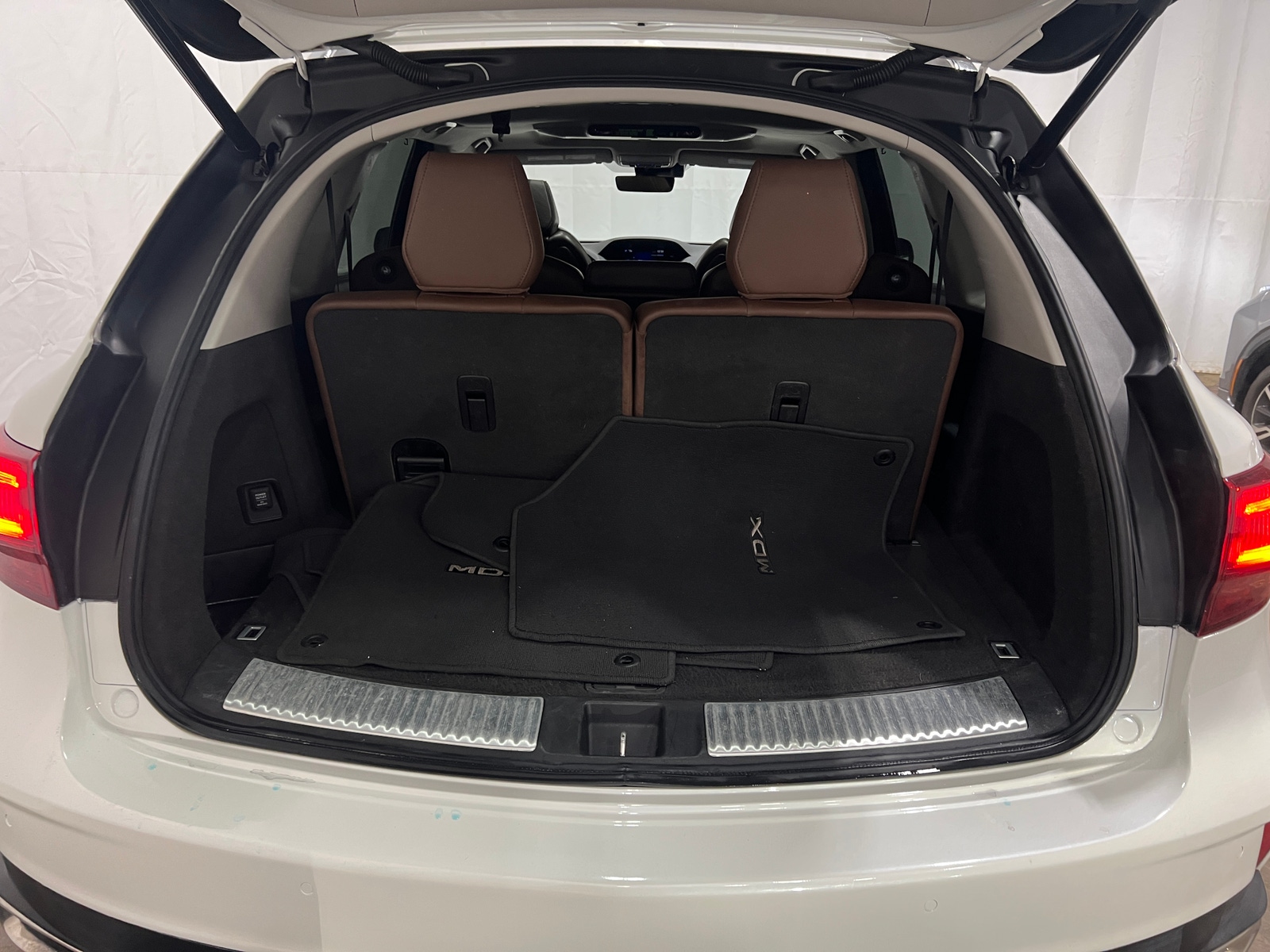 Thumbnail: 2017 Acura MDX - 6