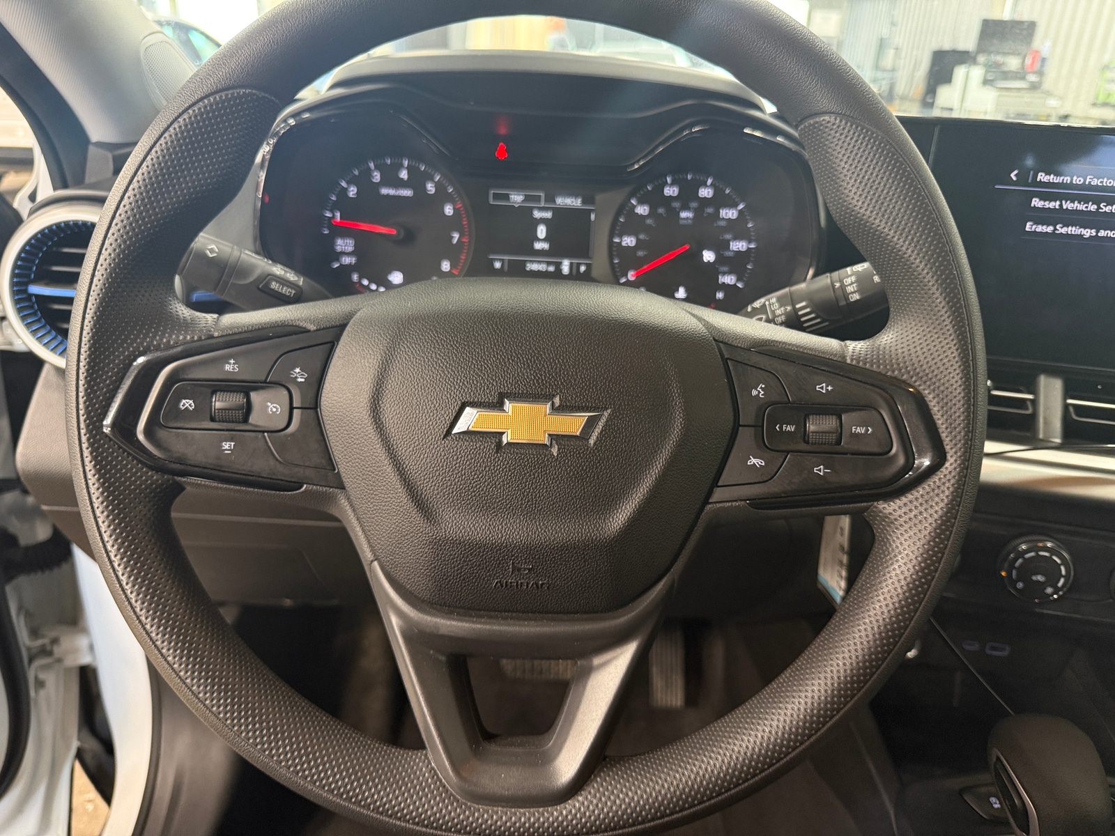 Thumbnail: 2025 Chevrolet Trax - 5