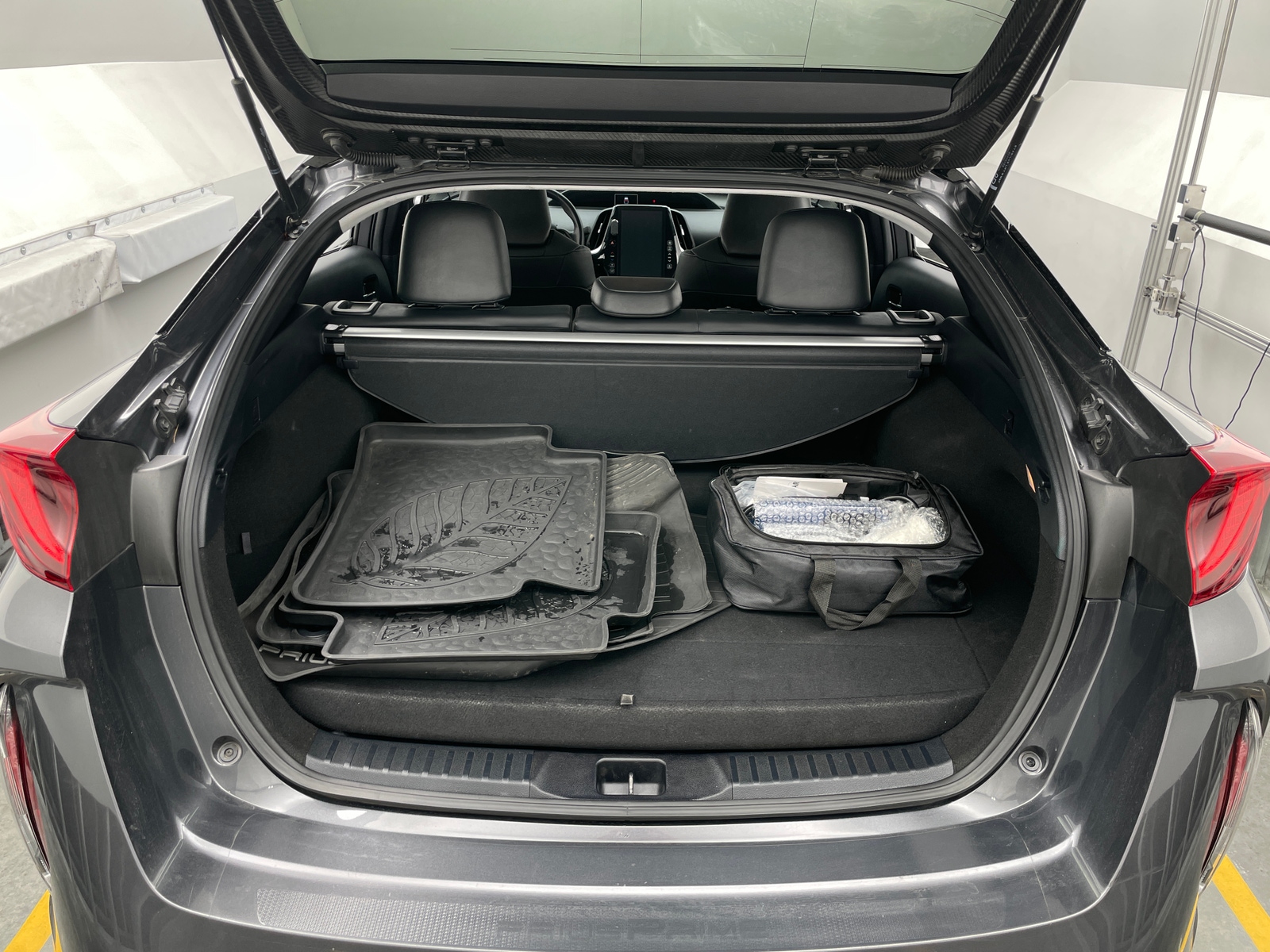 Thumbnail: 2020 Toyota Prius Prime - 6