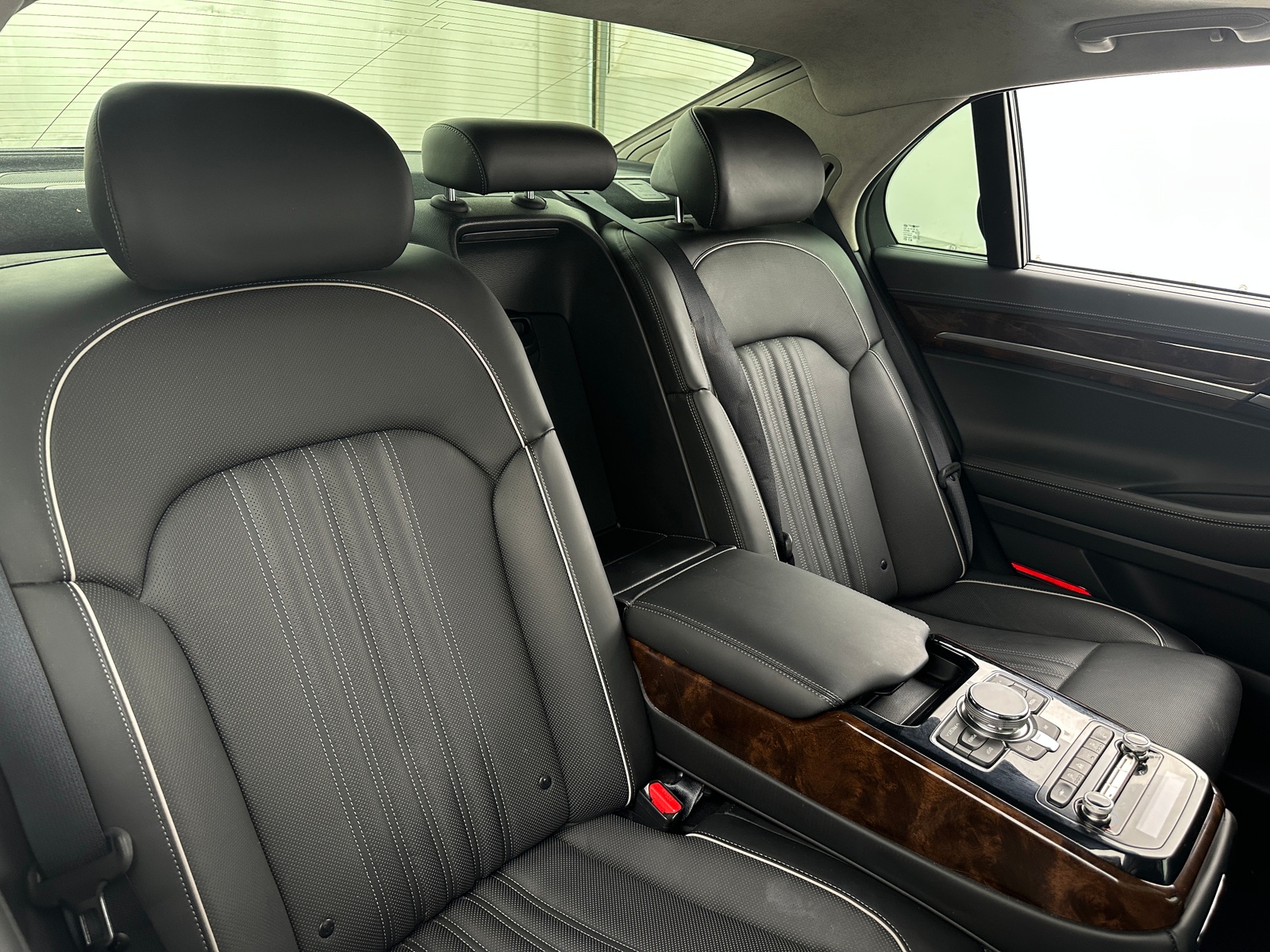 Thumbnail: 2017 Genesis G90 - 5