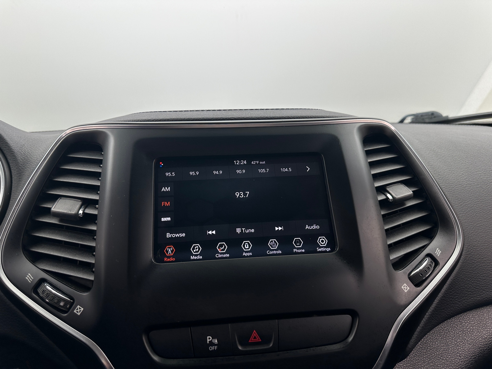 Thumbnail: 2020 Jeep Cherokee - 4